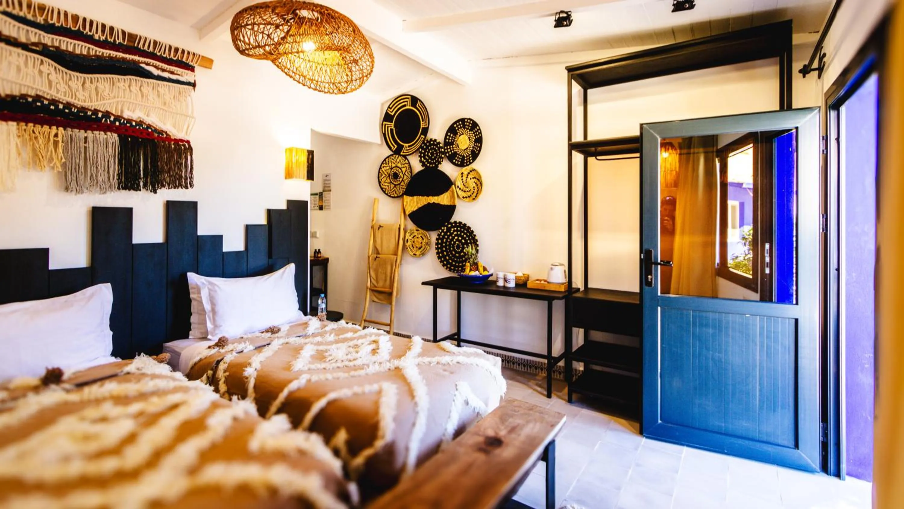 Photo of the whole room, Bed in Dakhla Attitude