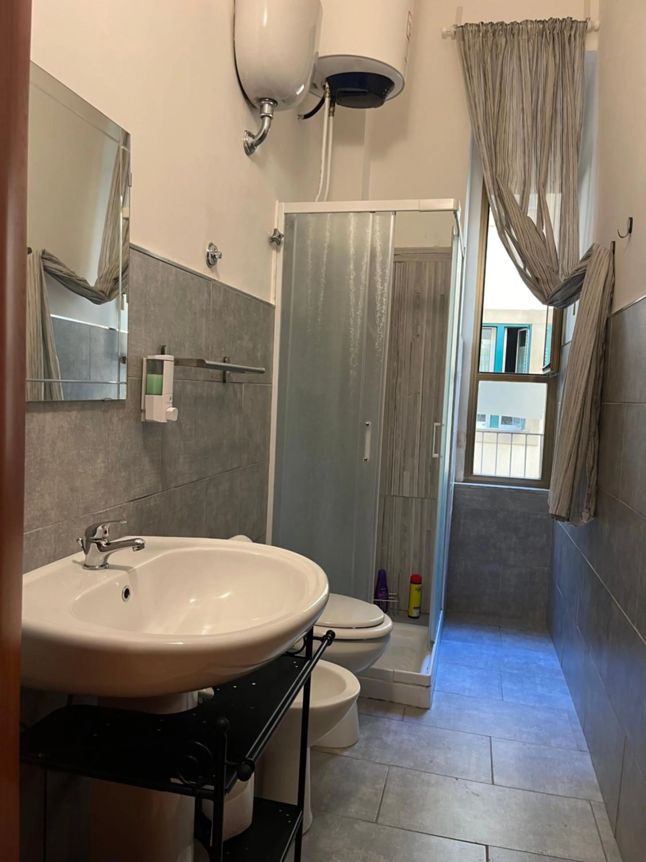 Shower in B&B I Love Naples