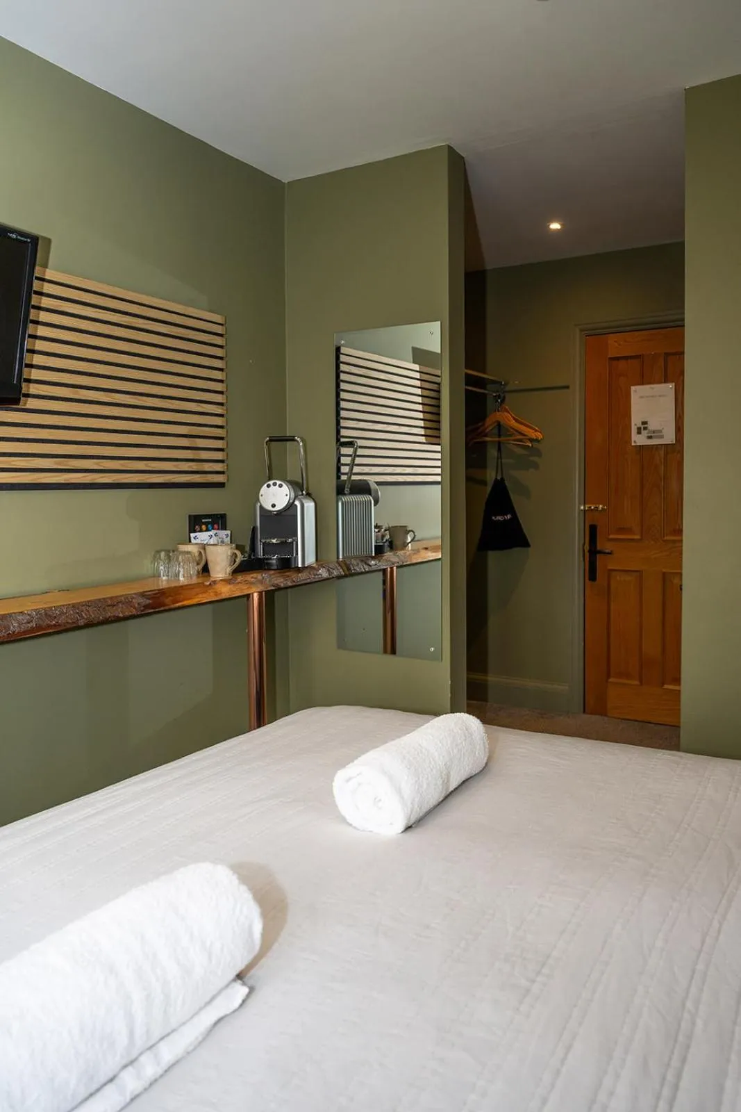 Coffee/tea facilities, Bed in Tottington Manor Hotel