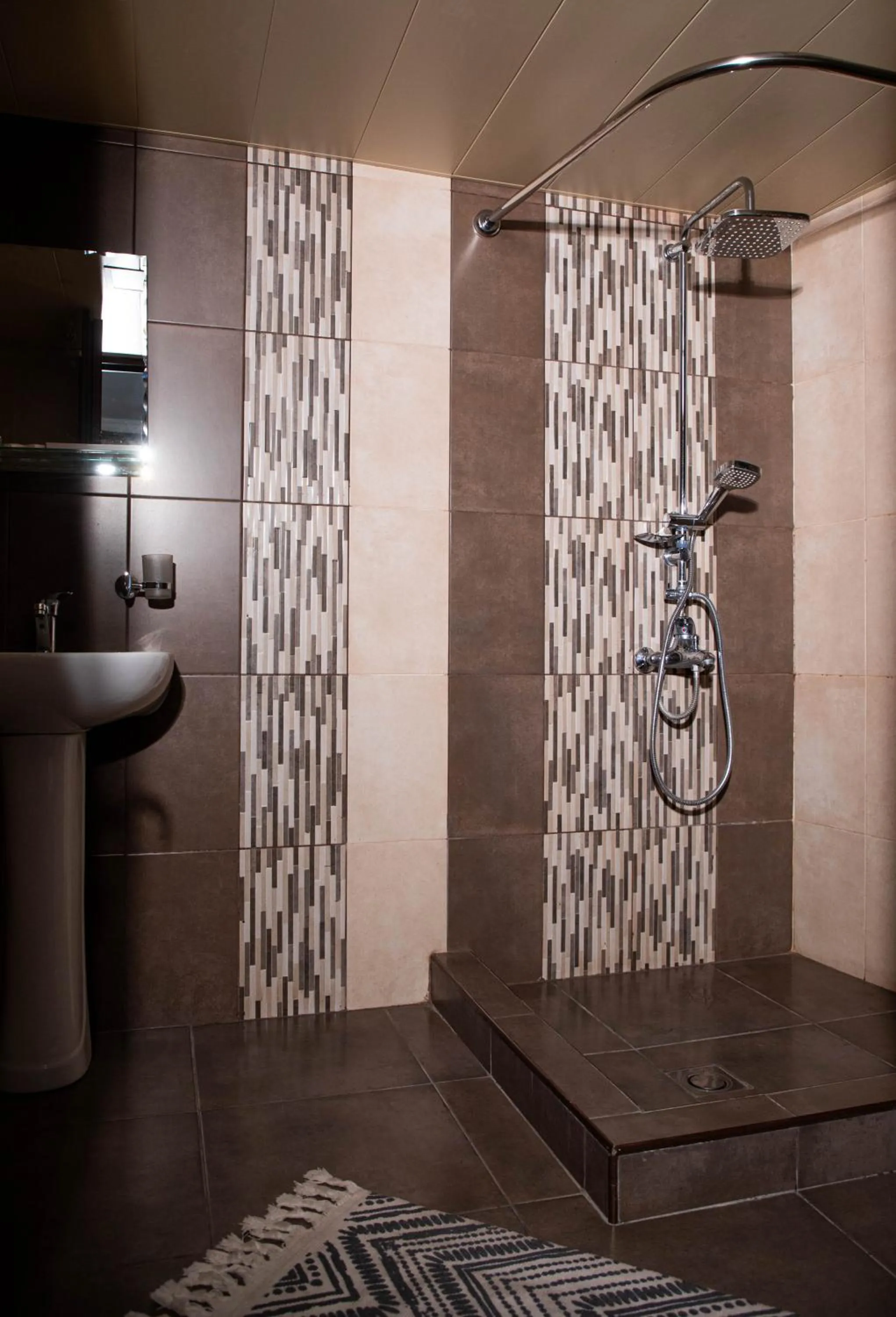 Shower in Casanova Inn - Boutique Hotel