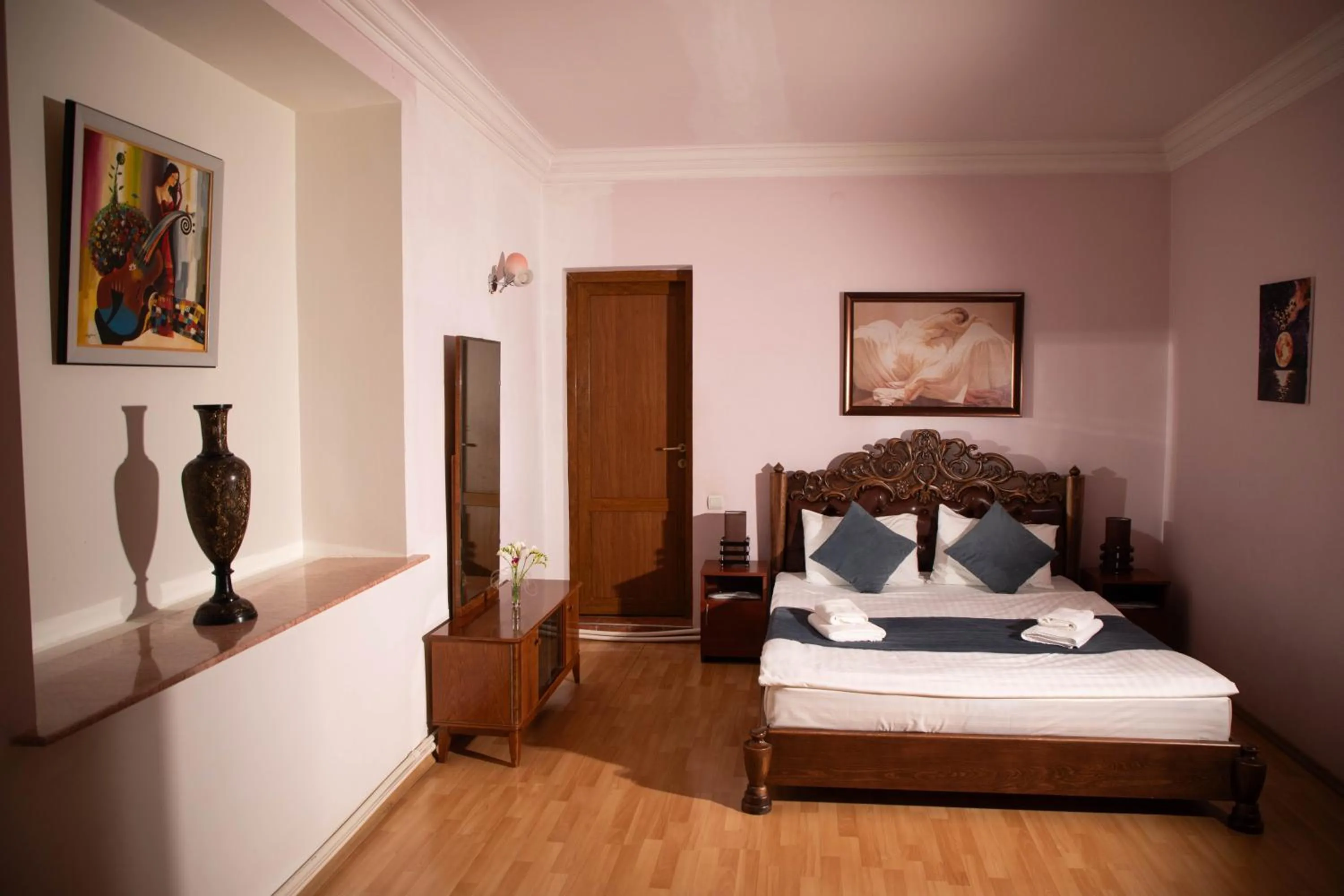 Bed in Casanova Inn - Boutique Hotel