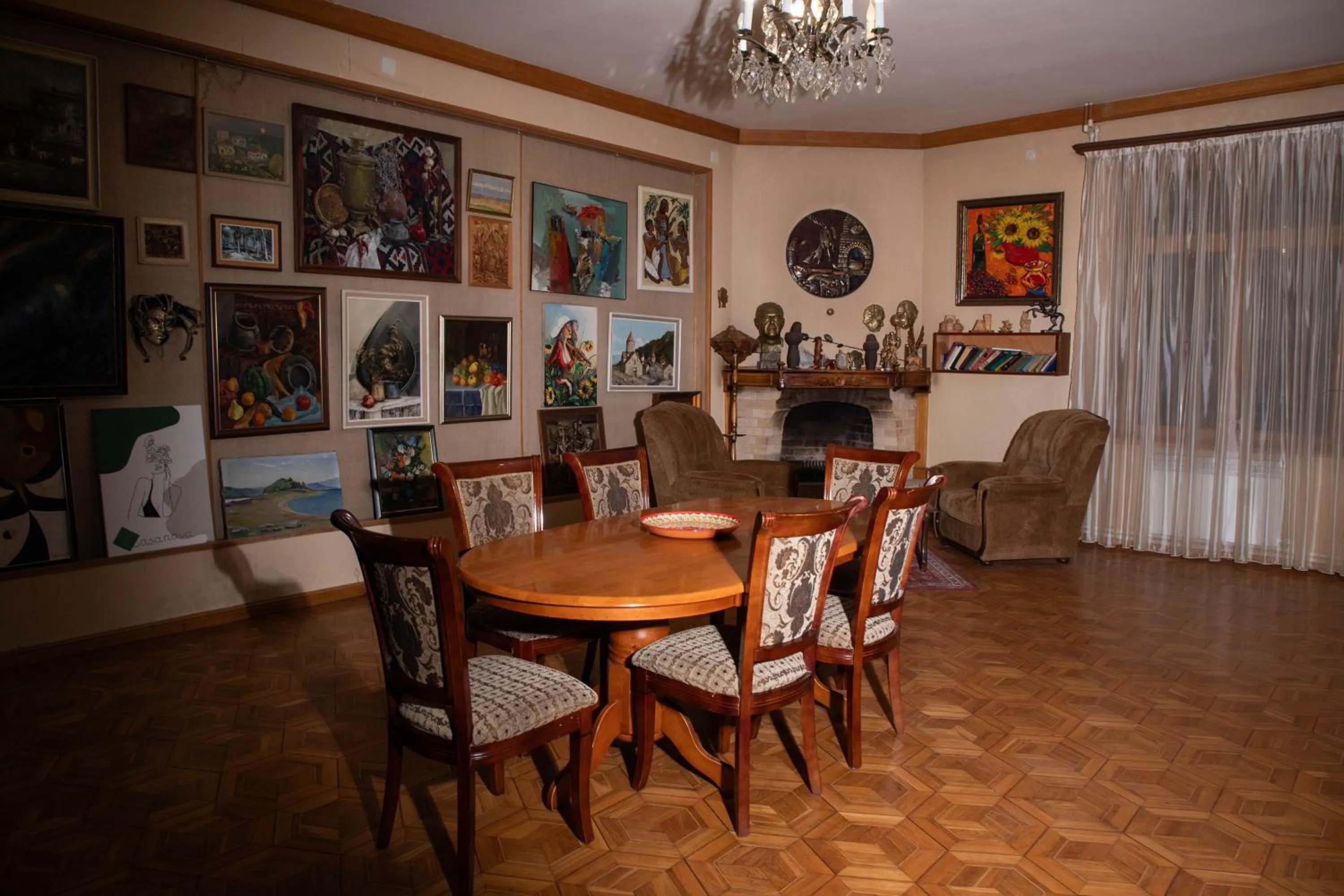 Communal lounge/ TV room in Casanova Inn - Boutique Hotel