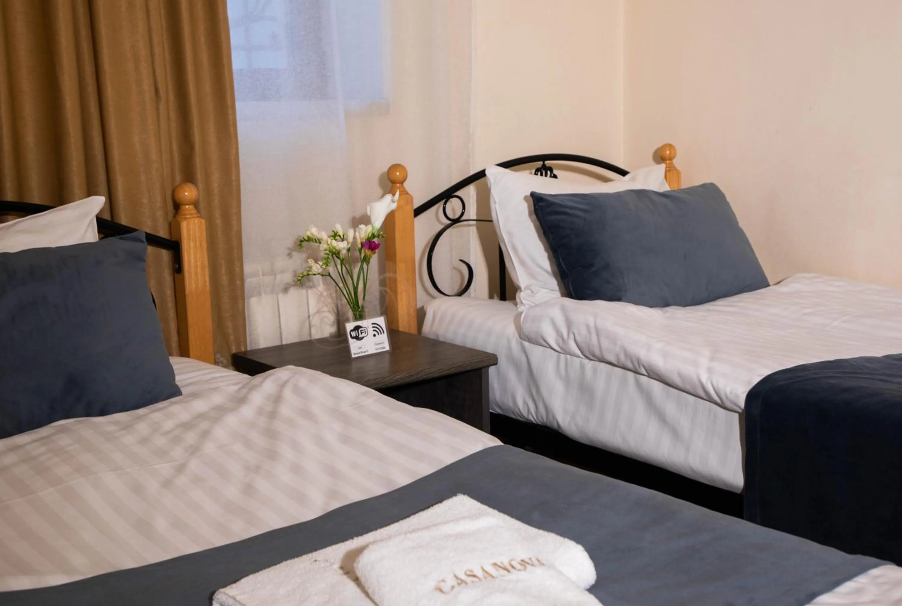 internet, Bed in Casanova Inn - Boutique Hotel