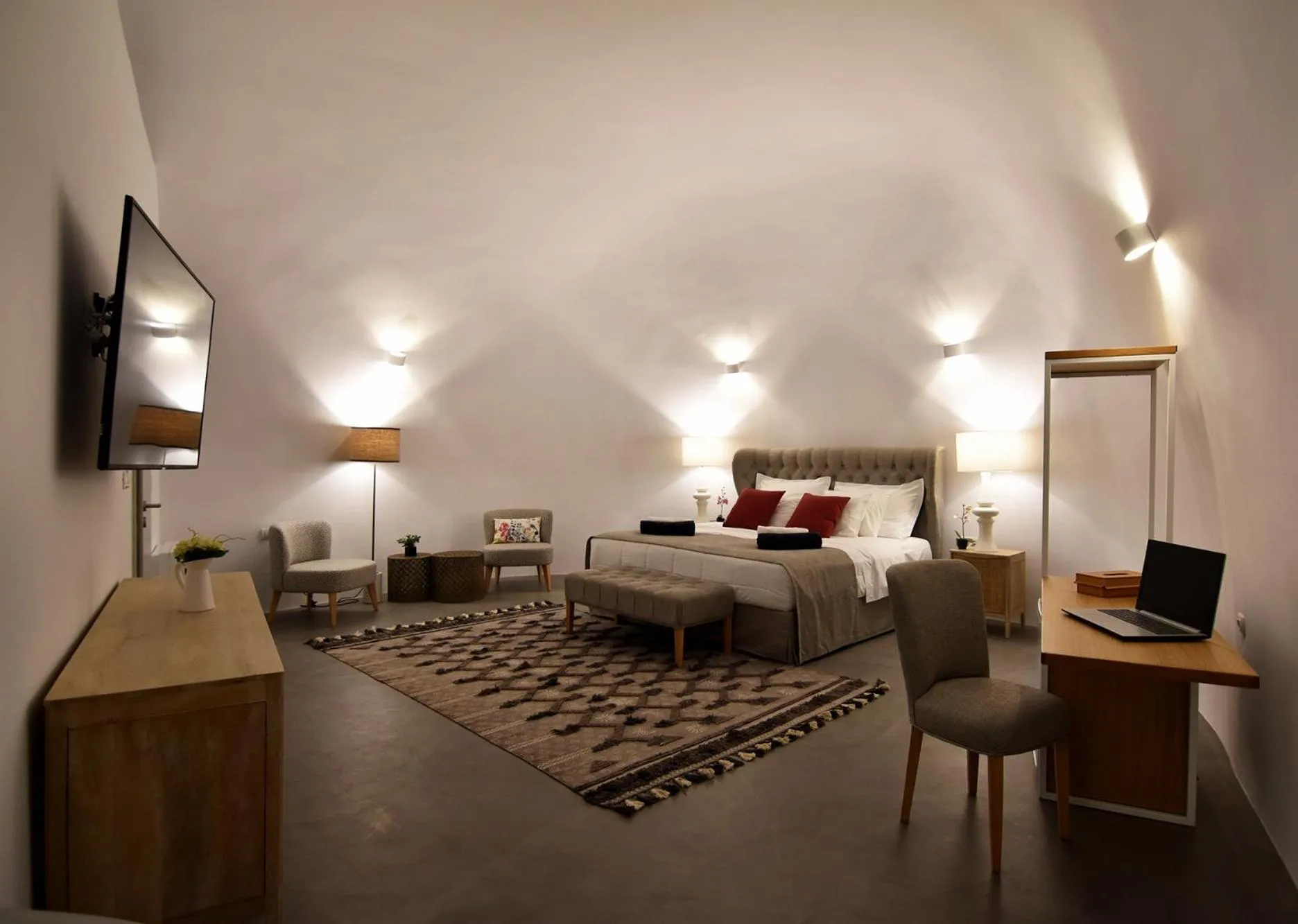 Hot Tub, Bed in Deep Earth Villas
