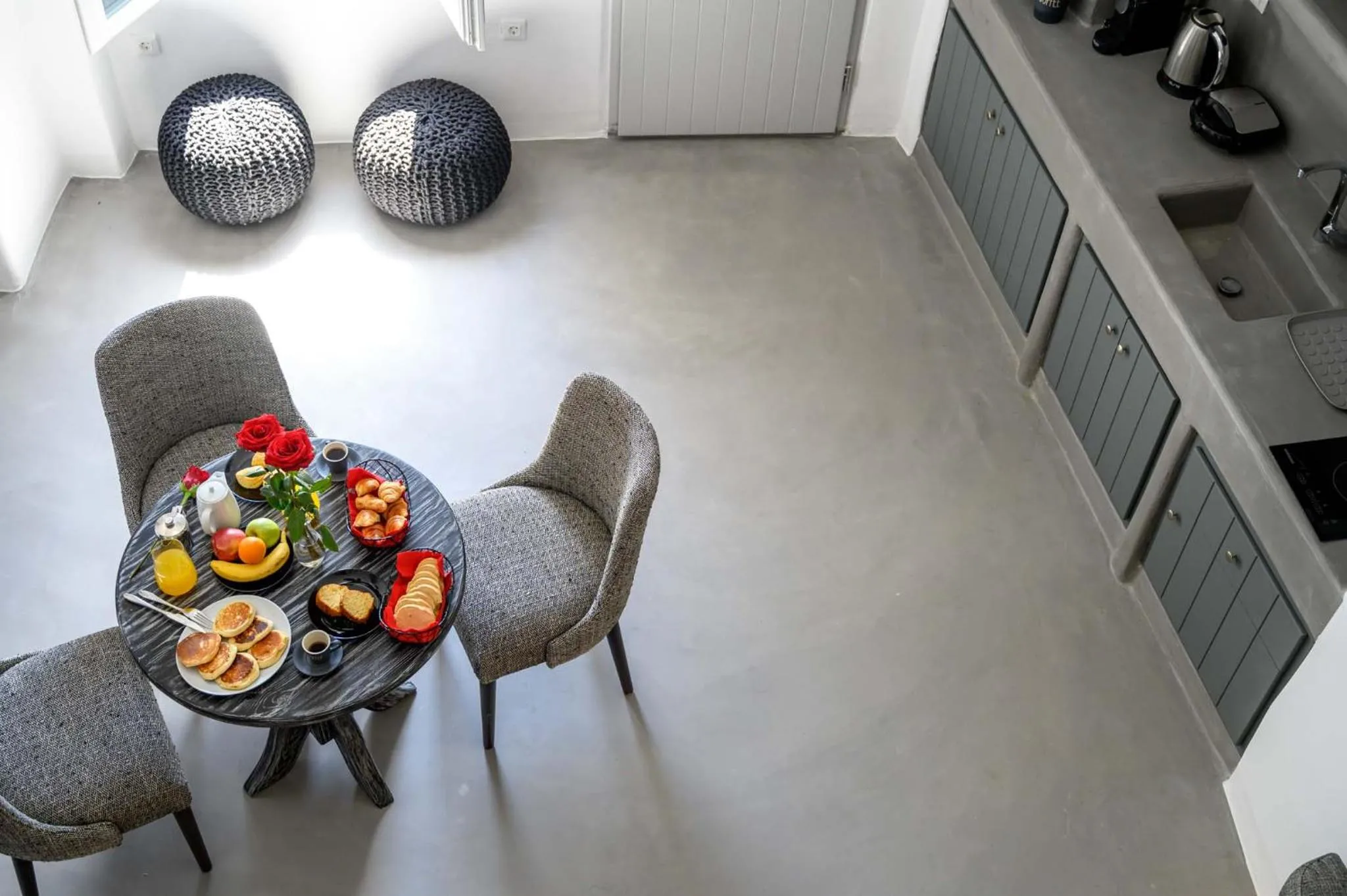 Kitchen or kitchenette in Deep Earth Villas