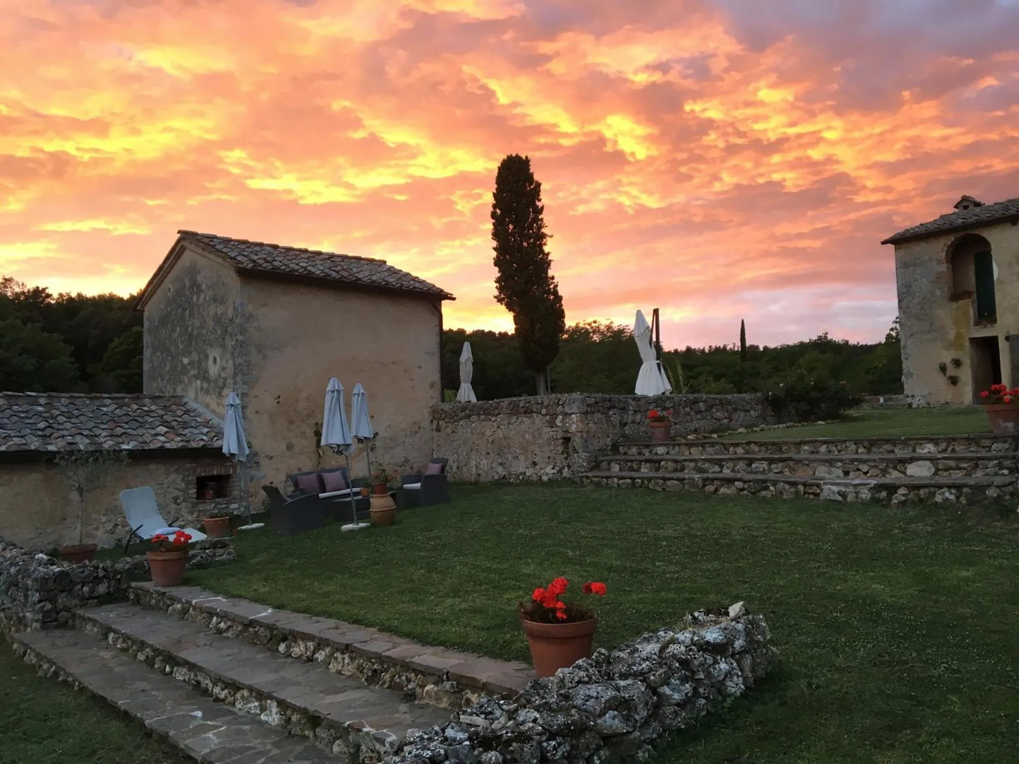 Property building in La Canonica Di San Michele