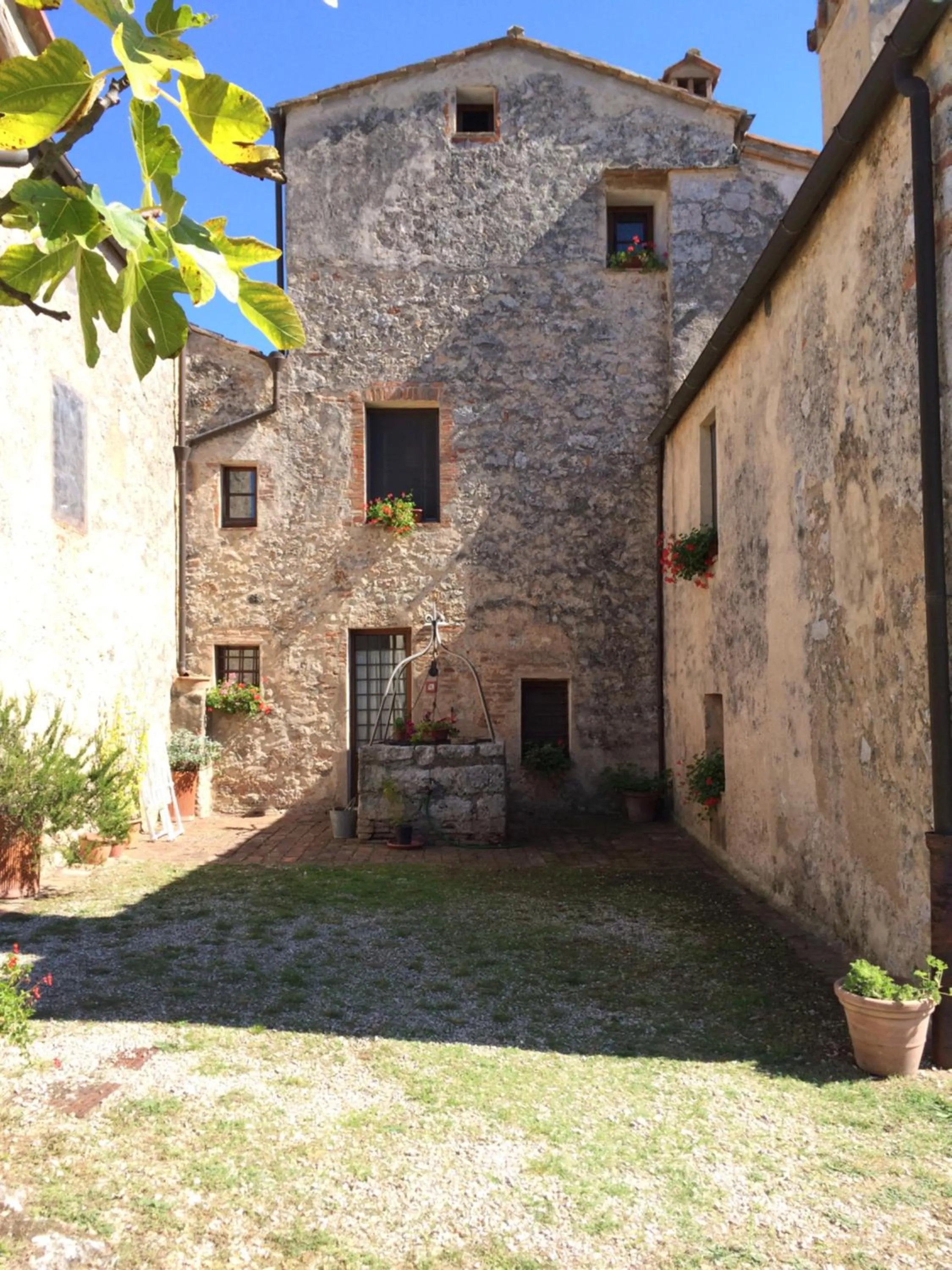 Property building in La Canonica Di San Michele