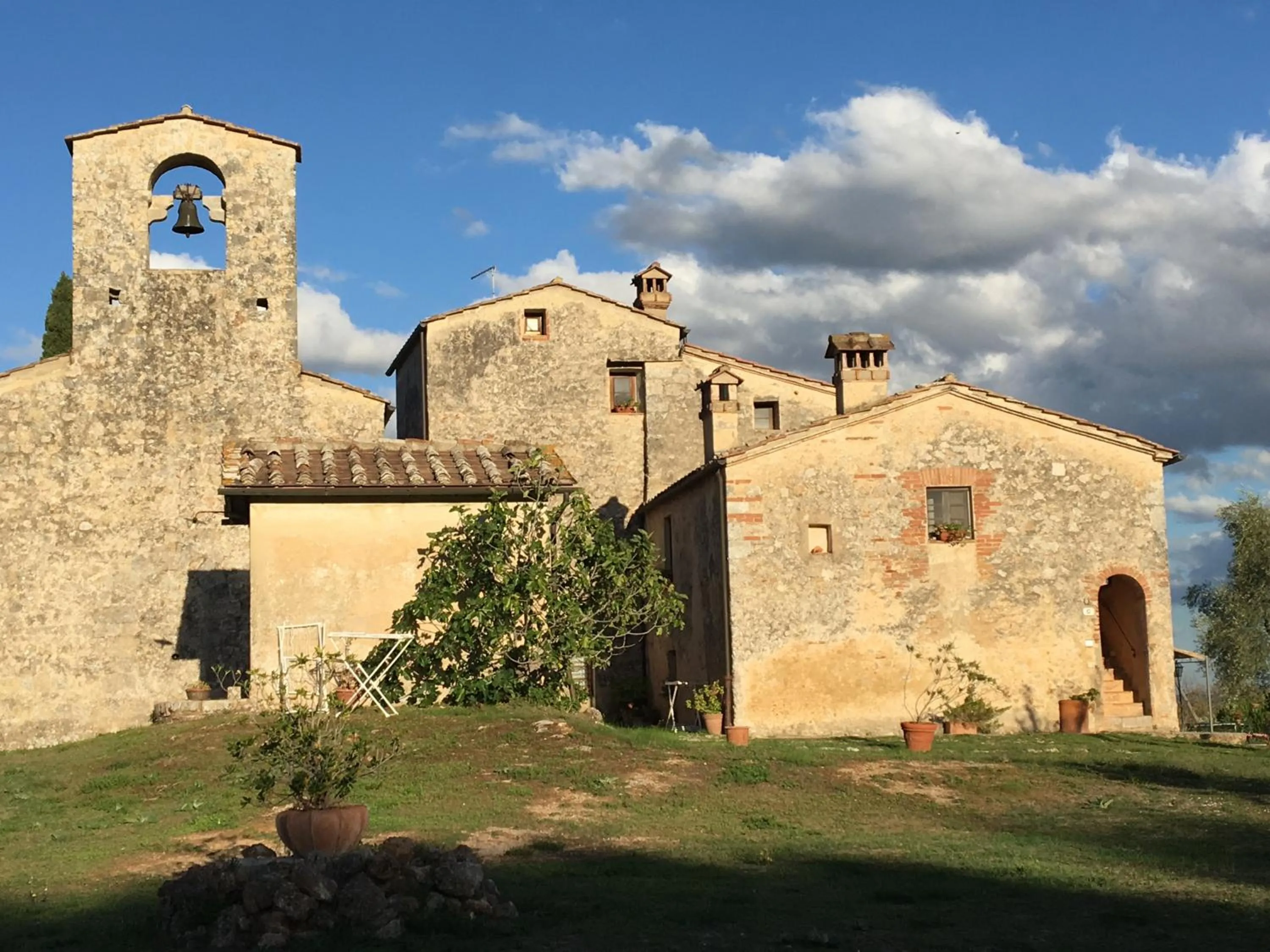 Property building in La Canonica Di San Michele