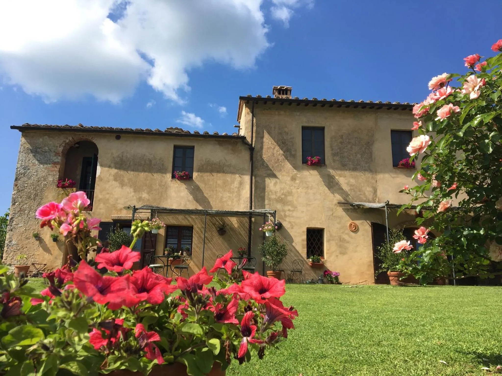 Property building in La Canonica Di San Michele