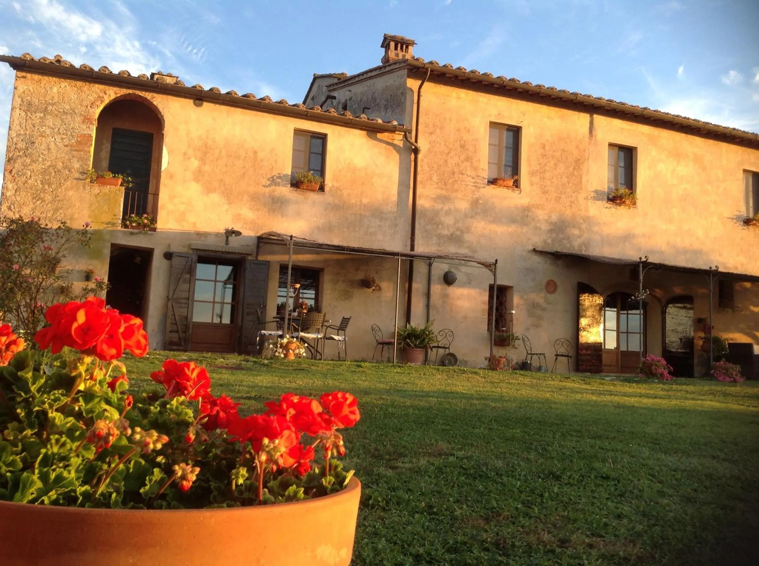 Property building in La Canonica Di San Michele