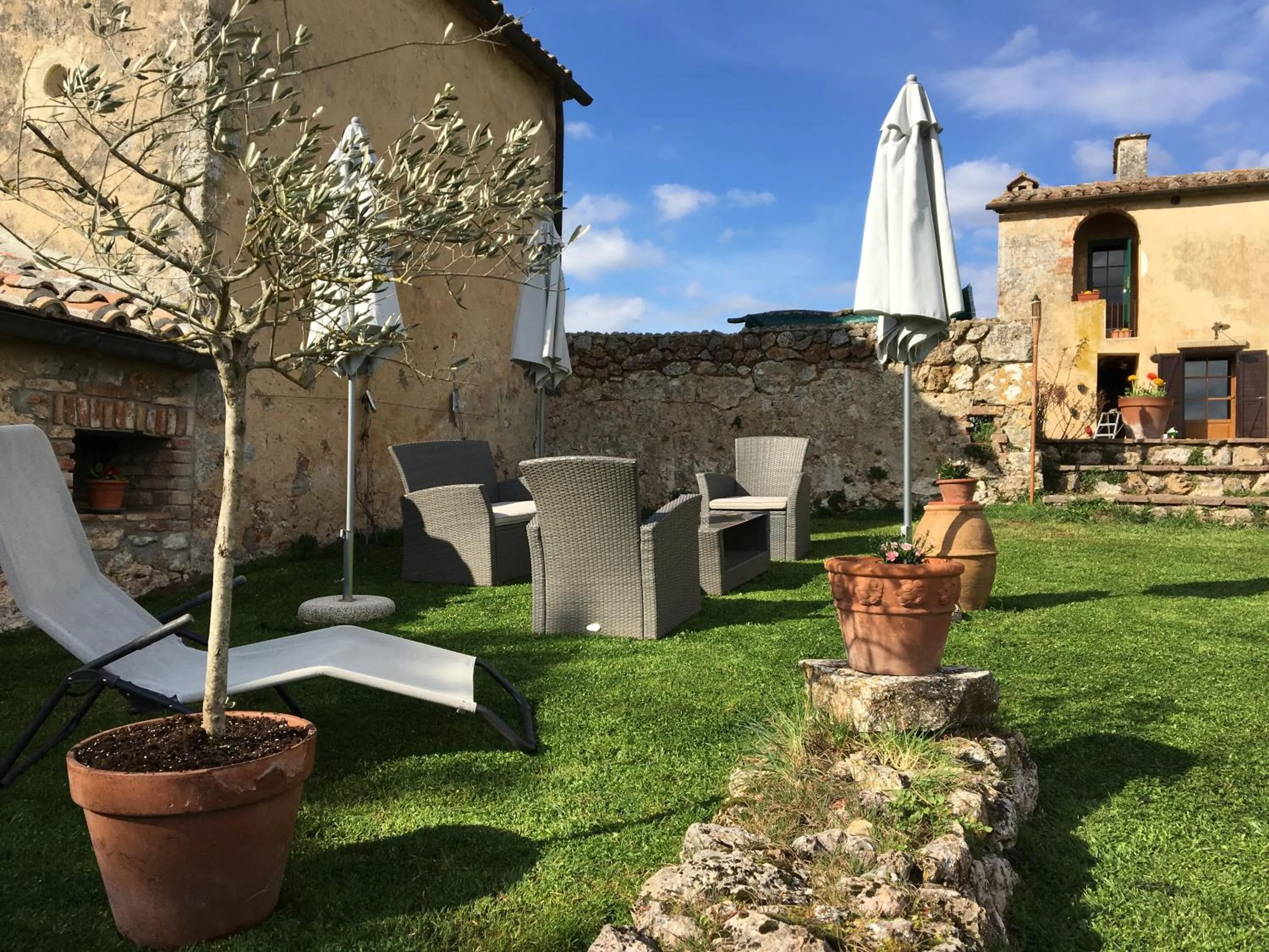 Garden in La Canonica Di San Michele
