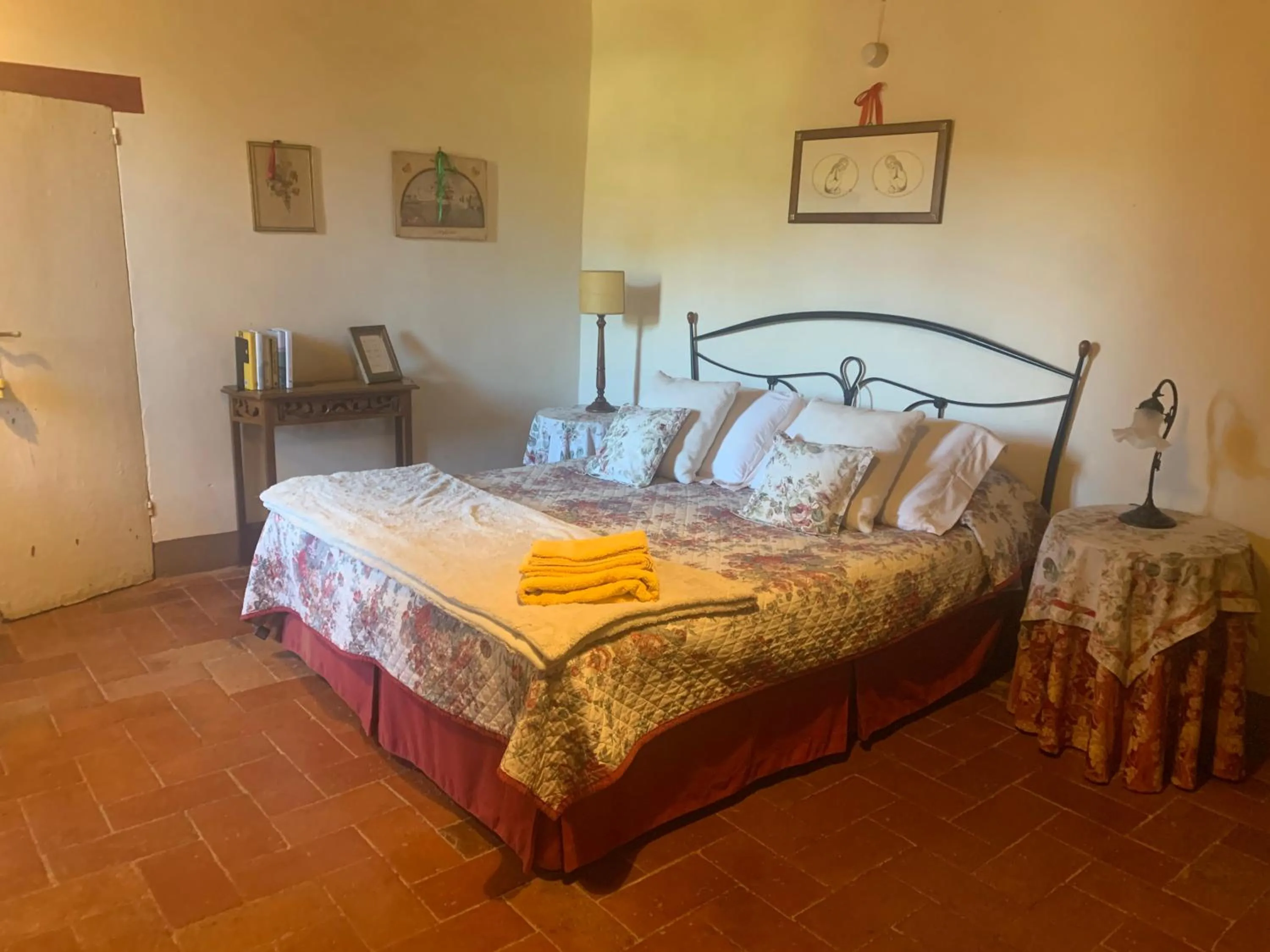 Bed in La Canonica Di San Michele