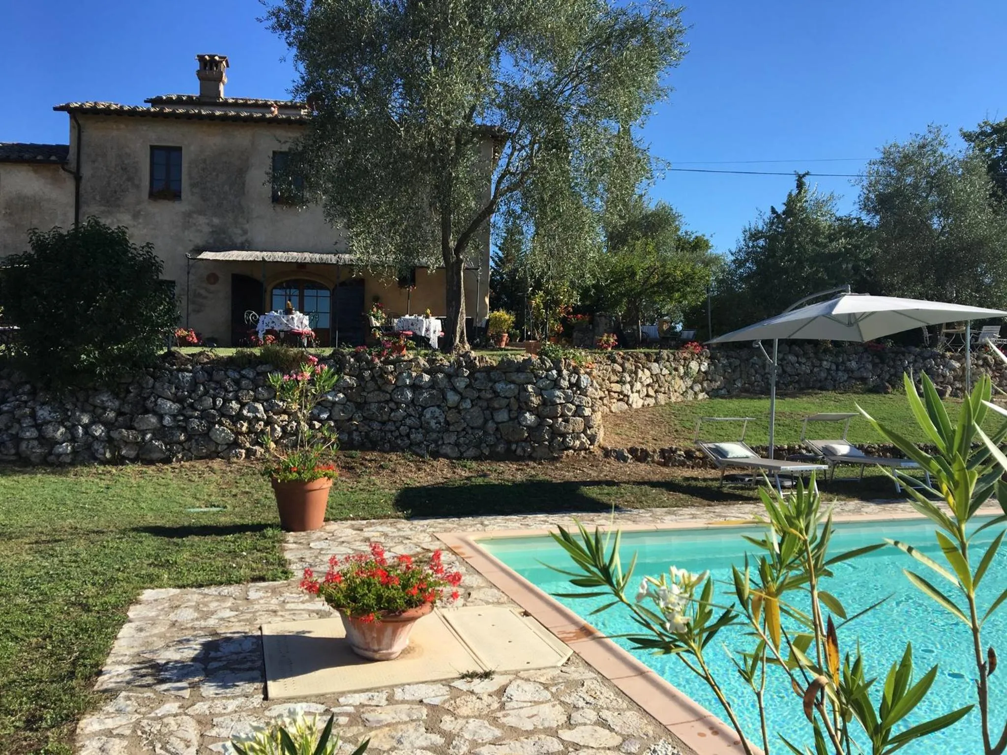Property building in La Canonica Di San Michele