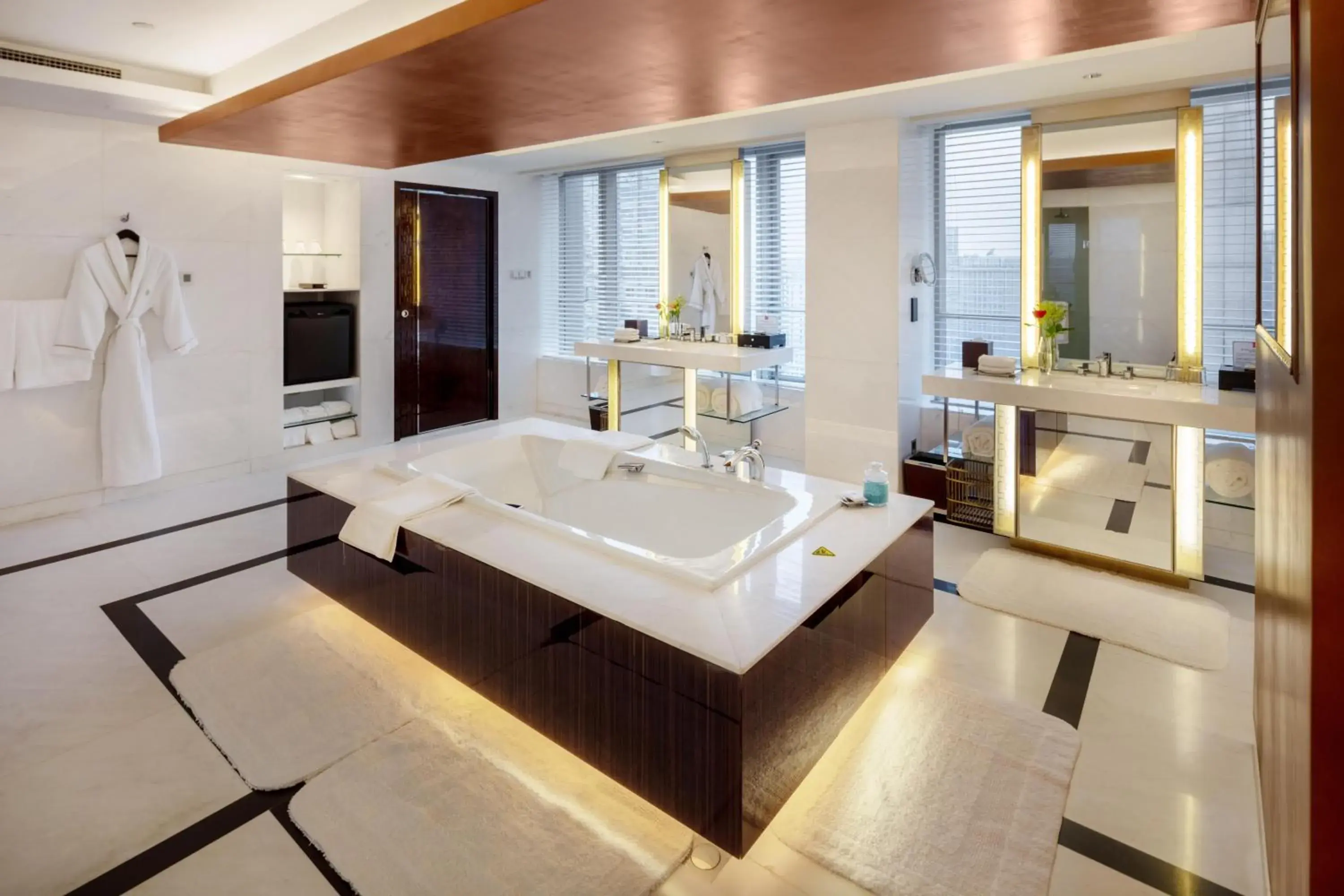 Bath, Bed in Grand Millennium Beijing Bath, Bed in Grand Millennium Beijing