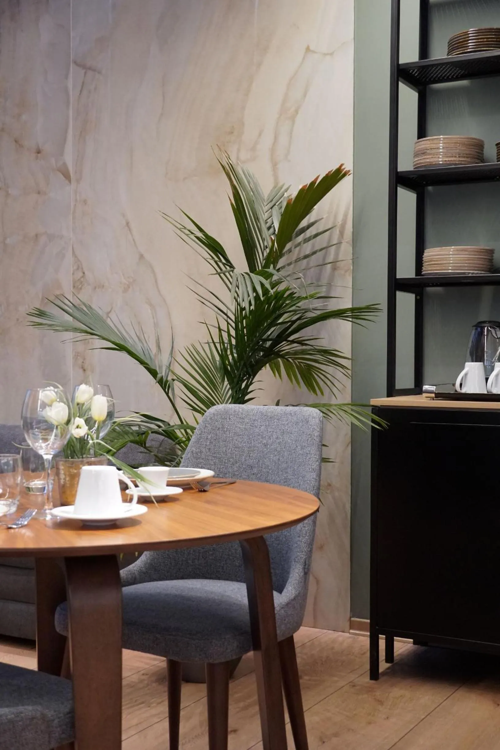 Restaurant/places to eat in VOTRE hotel