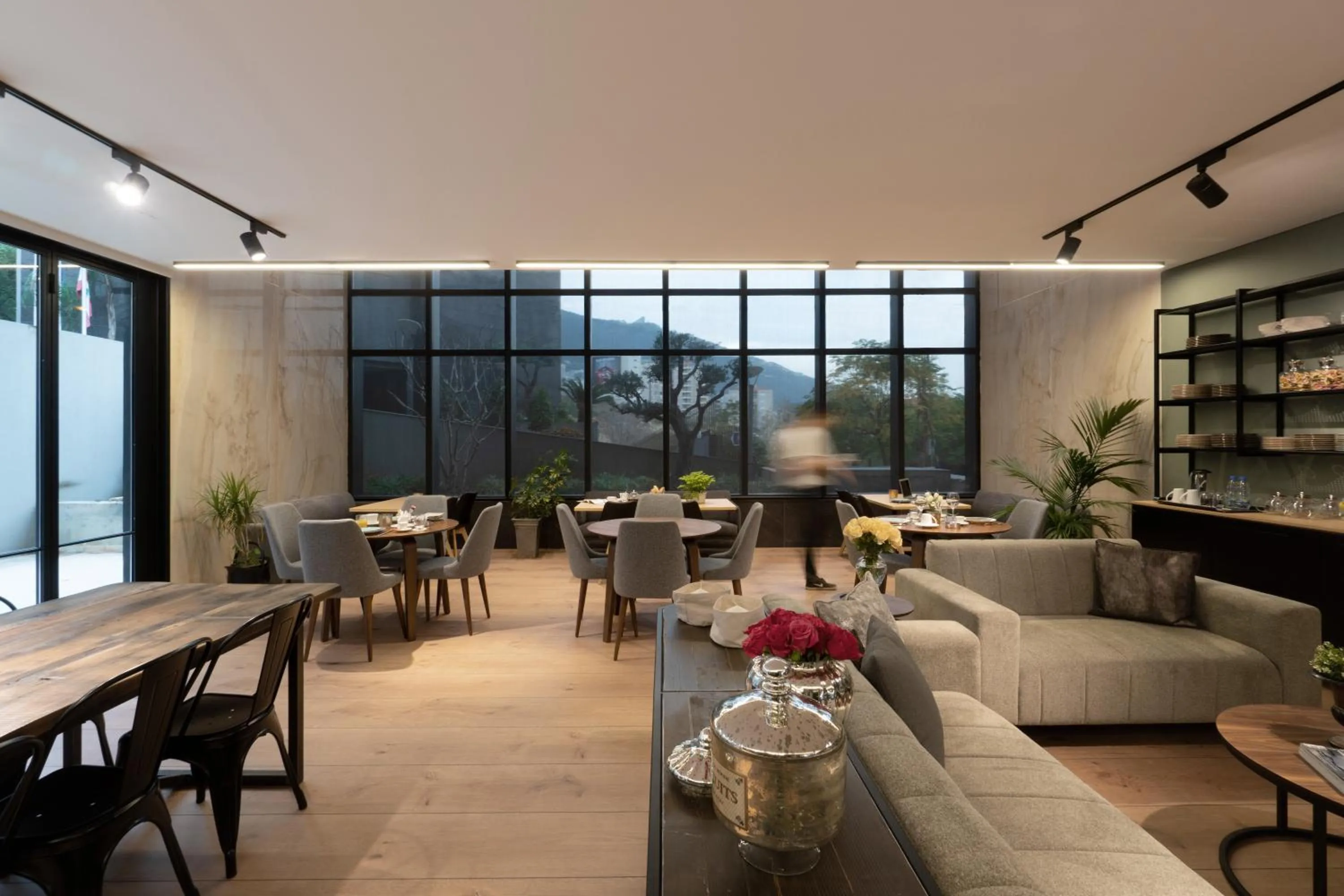 Restaurant/places to eat in VOTRE hotel