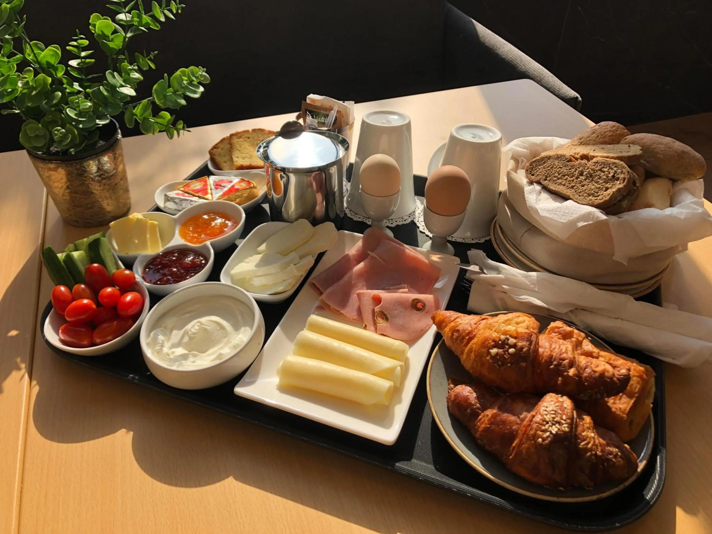 Restaurant/places to eat in VOTRE hotel