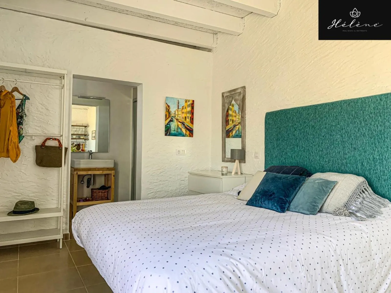 Photo of the whole room, Bed in Hélène Holidays - Hotel Boutique