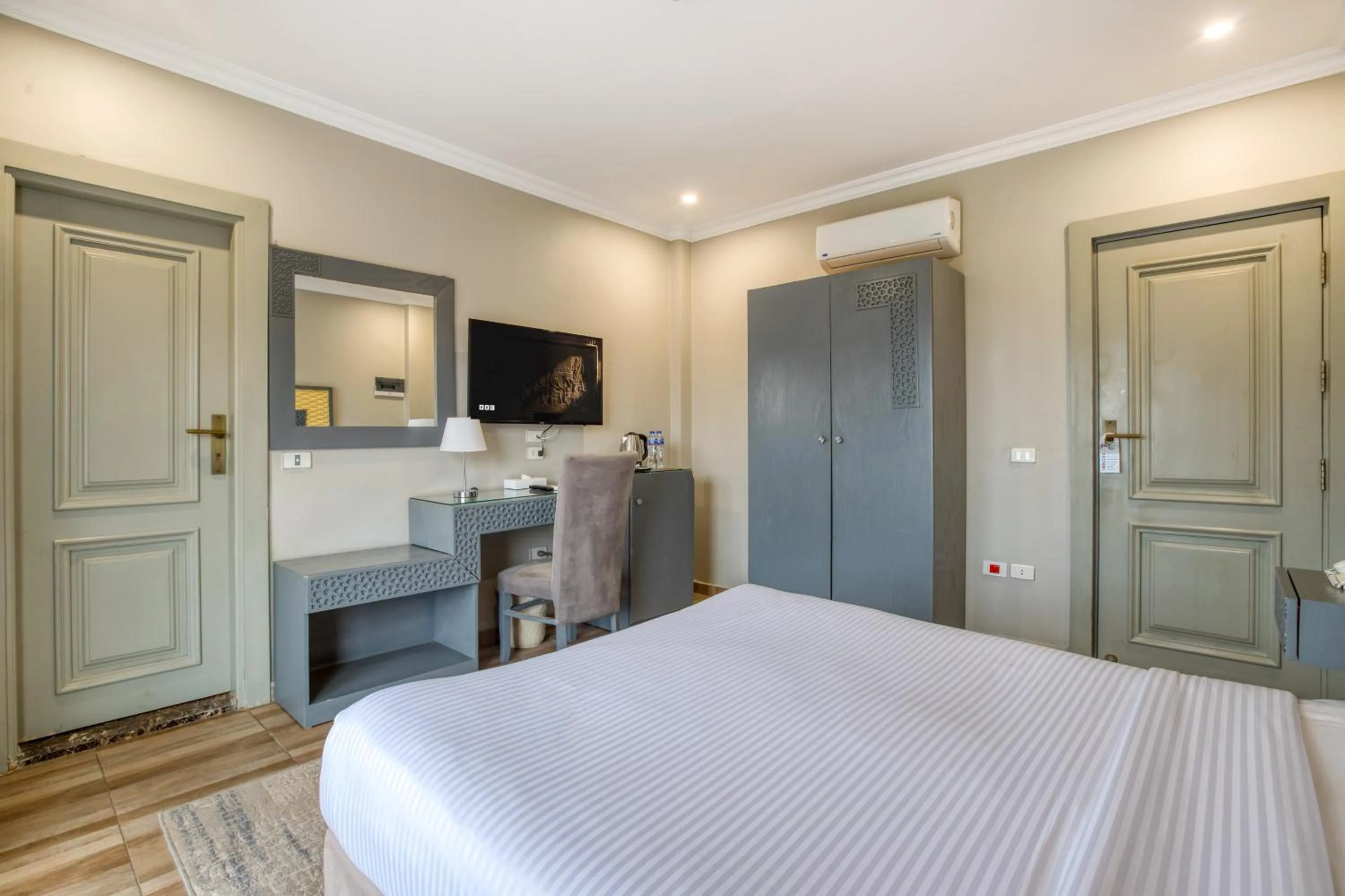 Bedroom, Bed in Mamlouk Pyramids Hotel