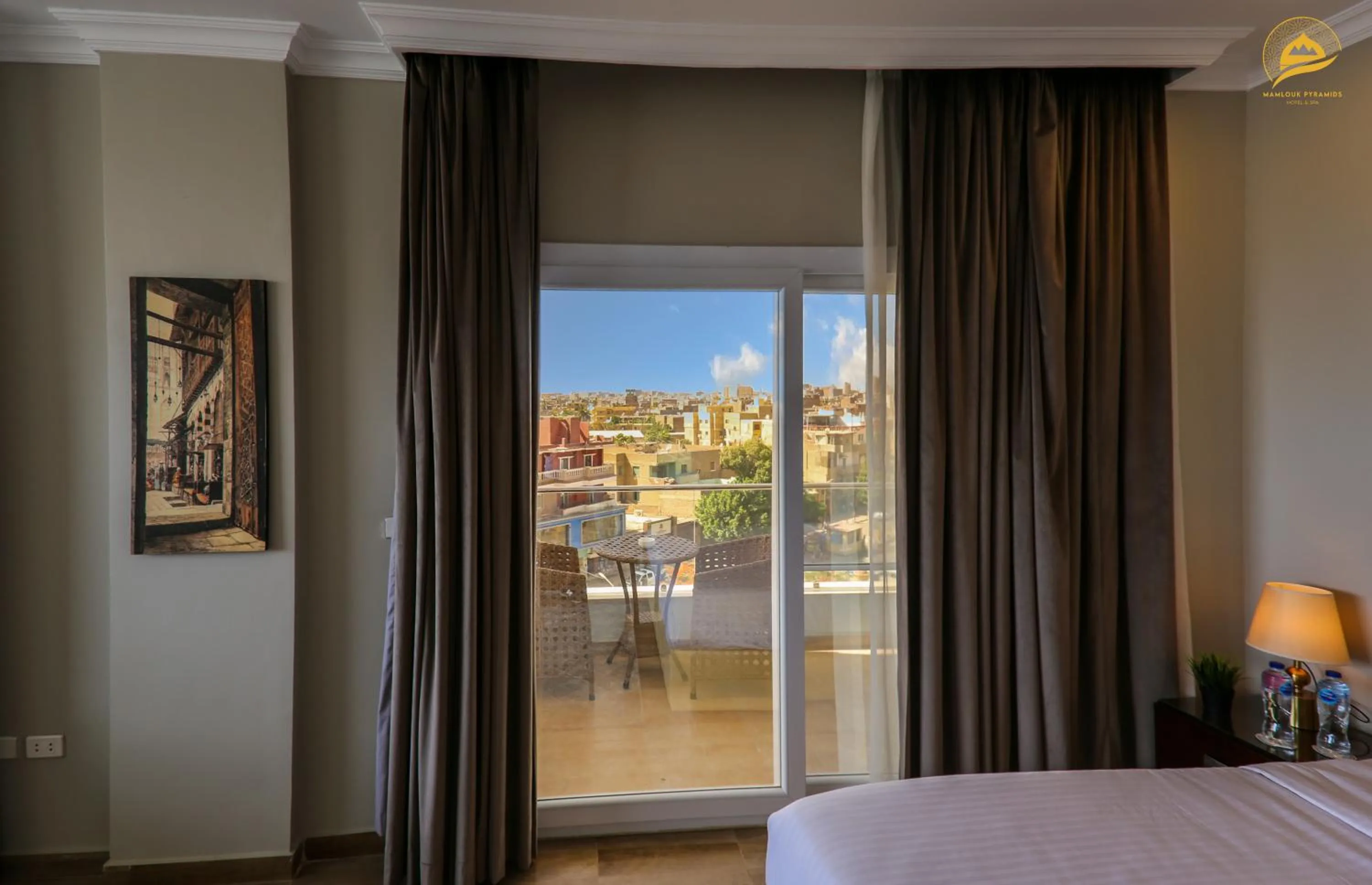 Nearby landmark, Bed in Mamlouk Pyramids Hotel