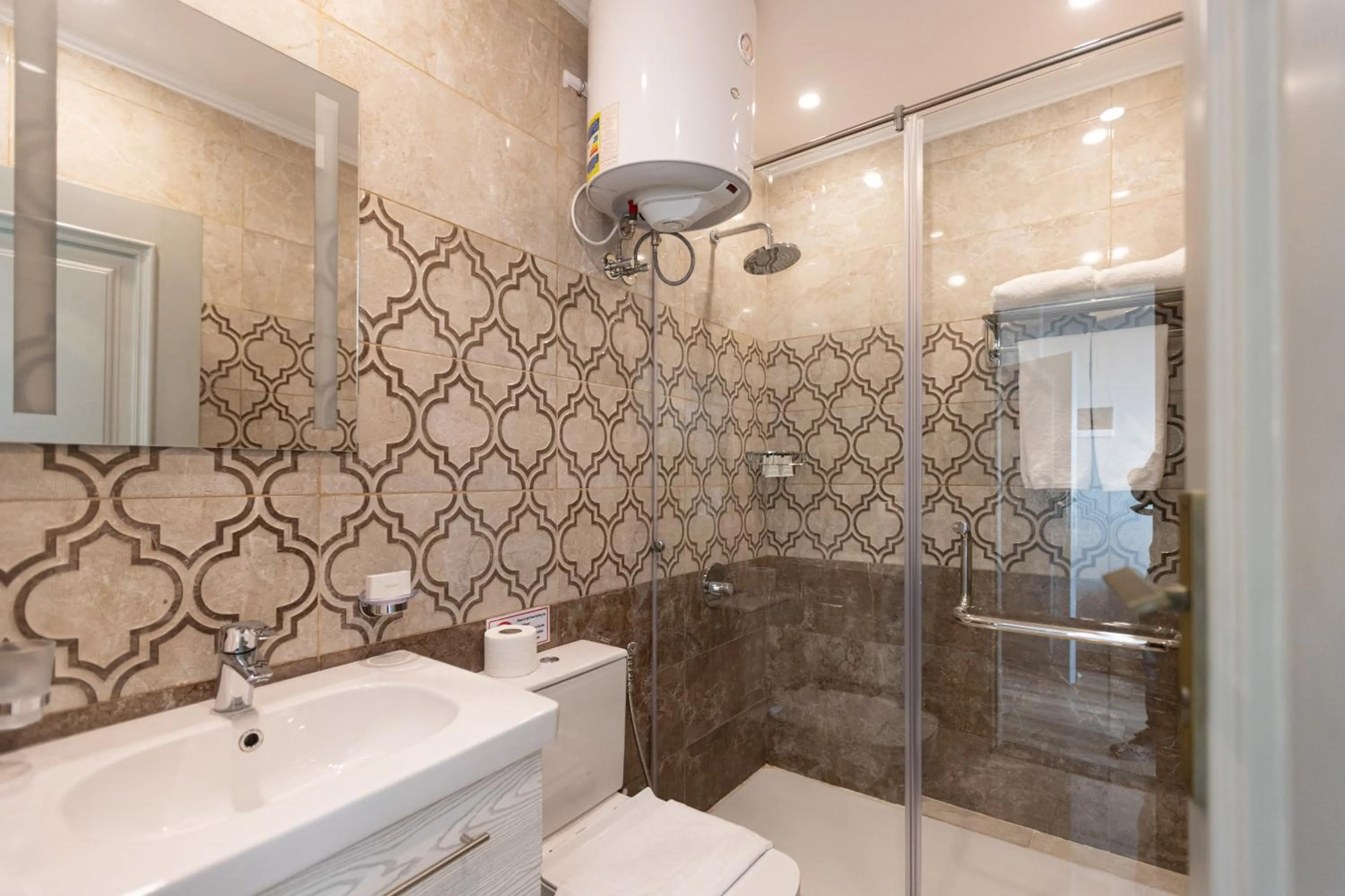 Shower in Mamlouk Pyramids Hotel