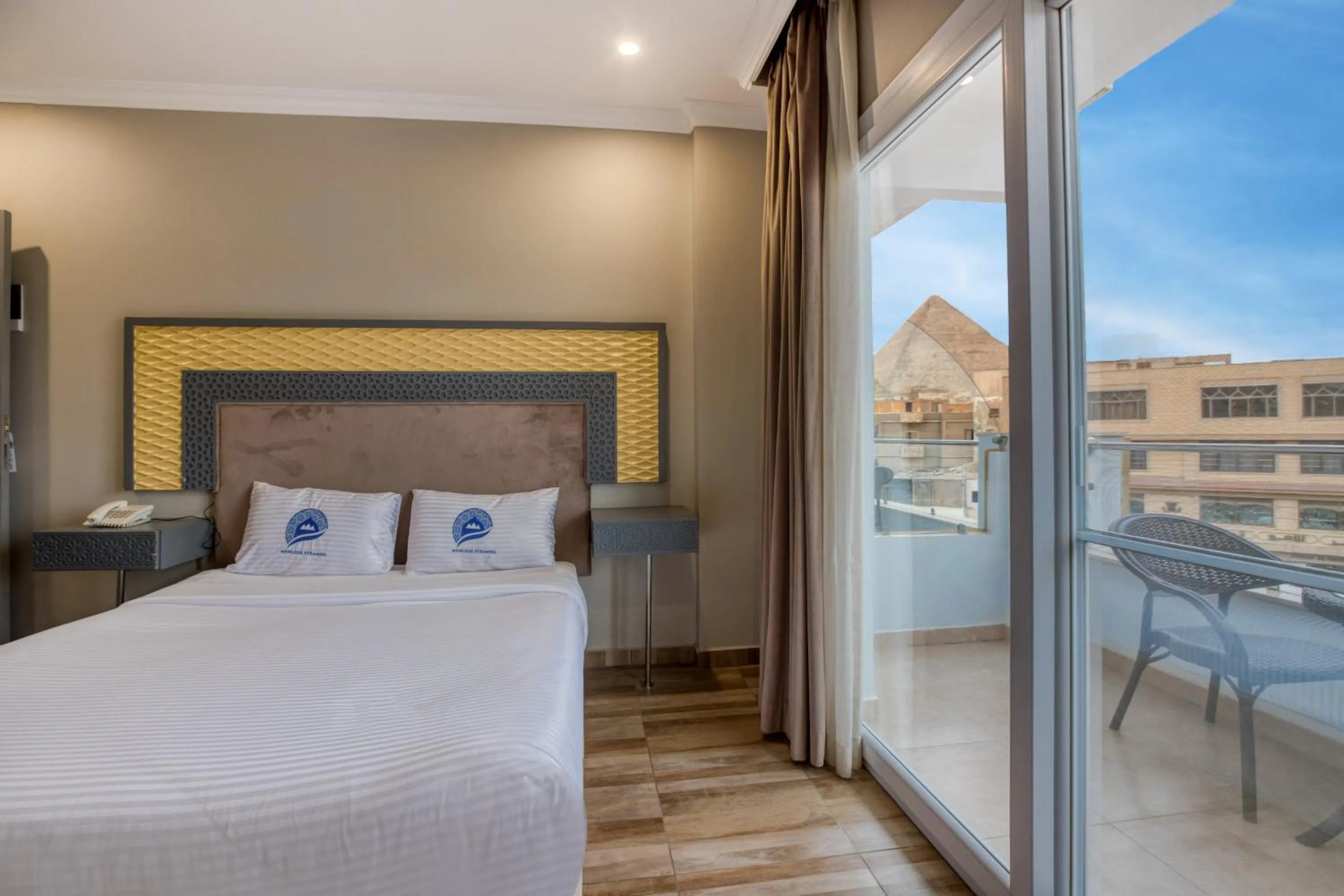 View (from property/room), Bed in Mamlouk Pyramids Hotel
