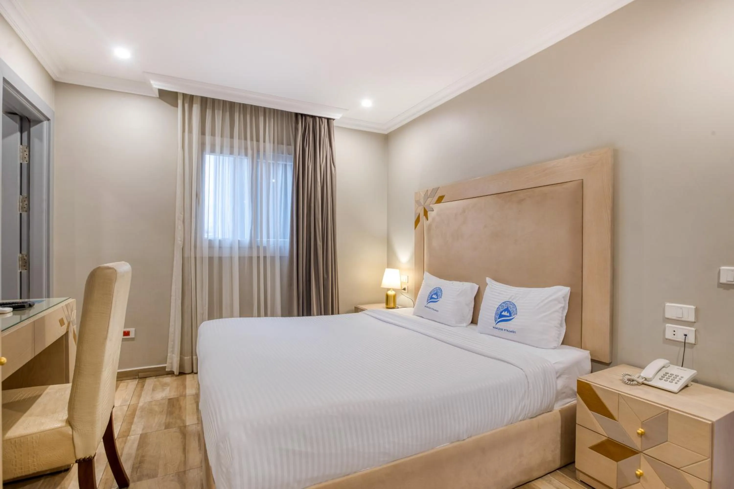 Bedroom, Bed in Mamlouk Pyramids Hotel