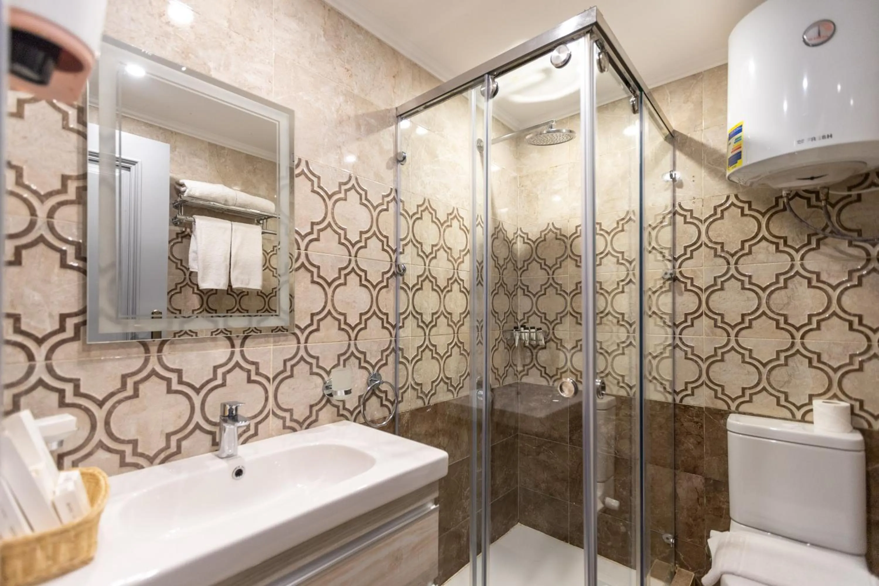 Toilet in Mamlouk Pyramids Hotel