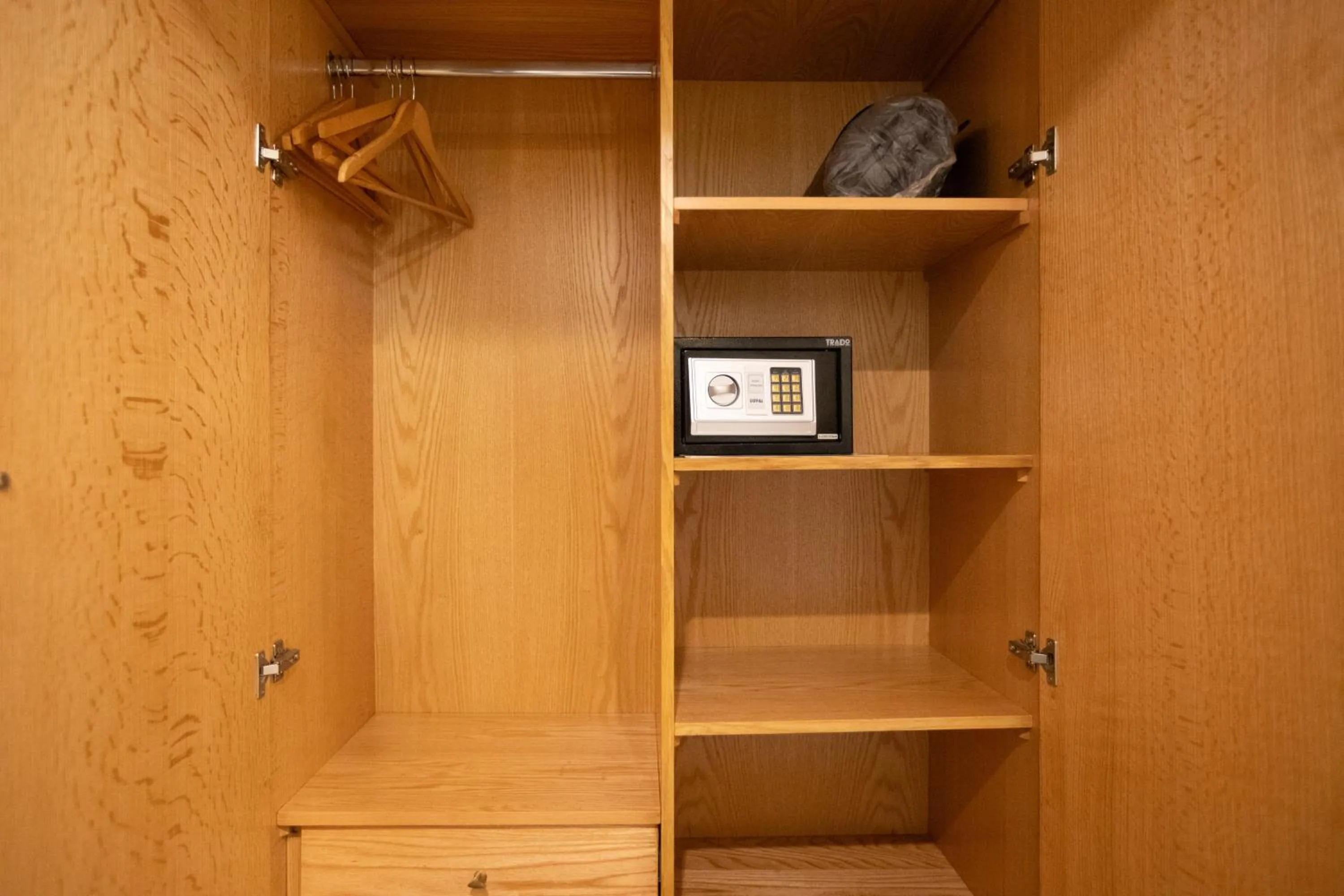 wardrobe in Mamlouk Pyramids Hotel