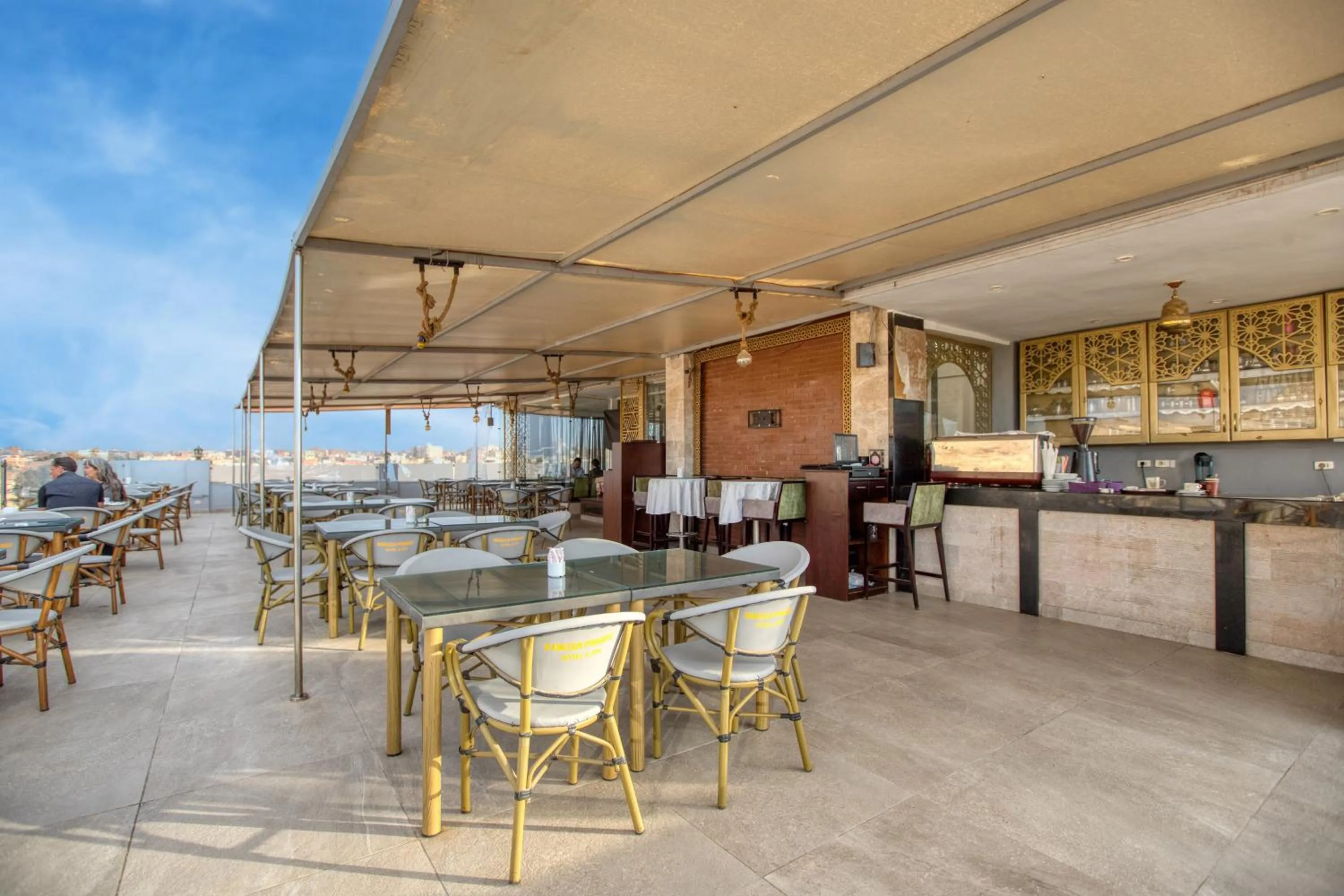 Restaurant/places to eat in Mamlouk Pyramids Hotel