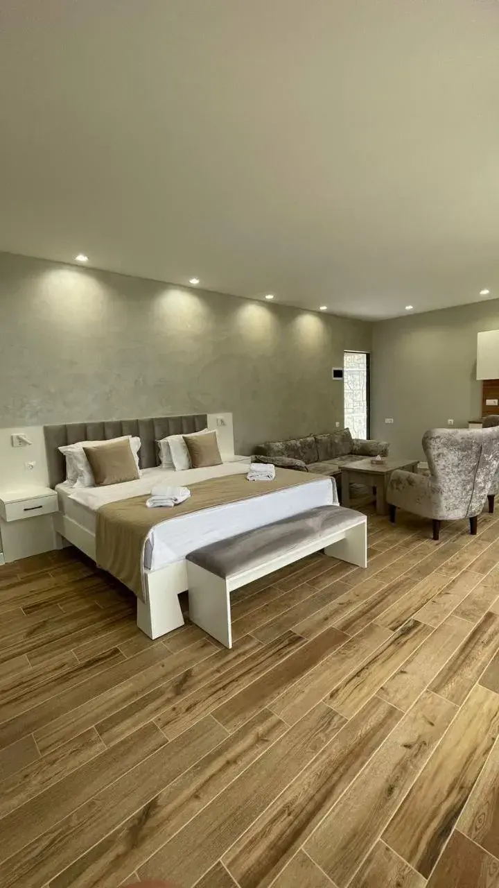 Deluxe Double Room (2 Adults + 1 Child) in Kamar Hotel Ijevan Deluxe Double Room (2 Adults + 1 Child) in Kamar Hotel Ijevan