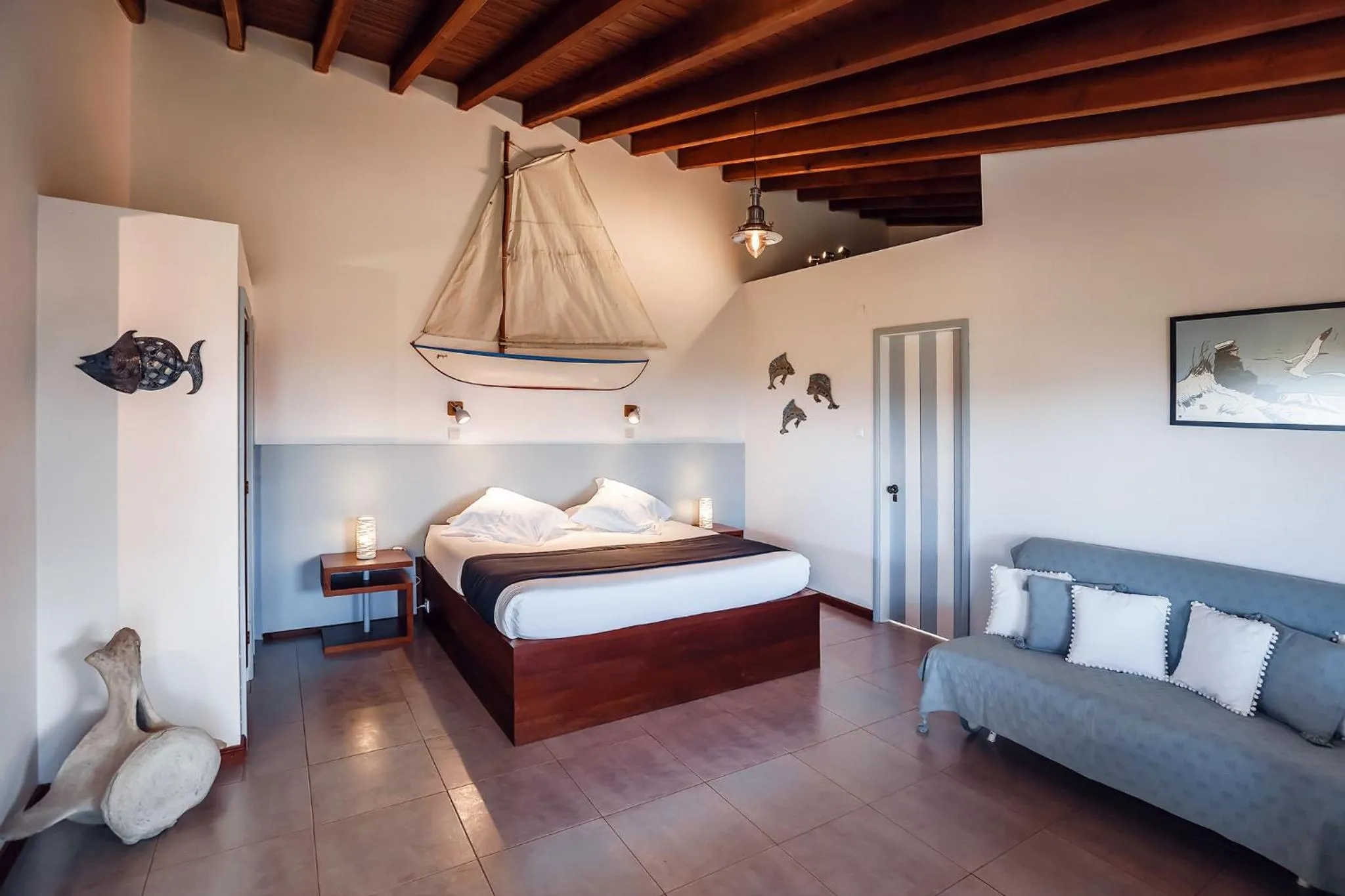 Photo of the whole room, Bed in O Zimbreiro