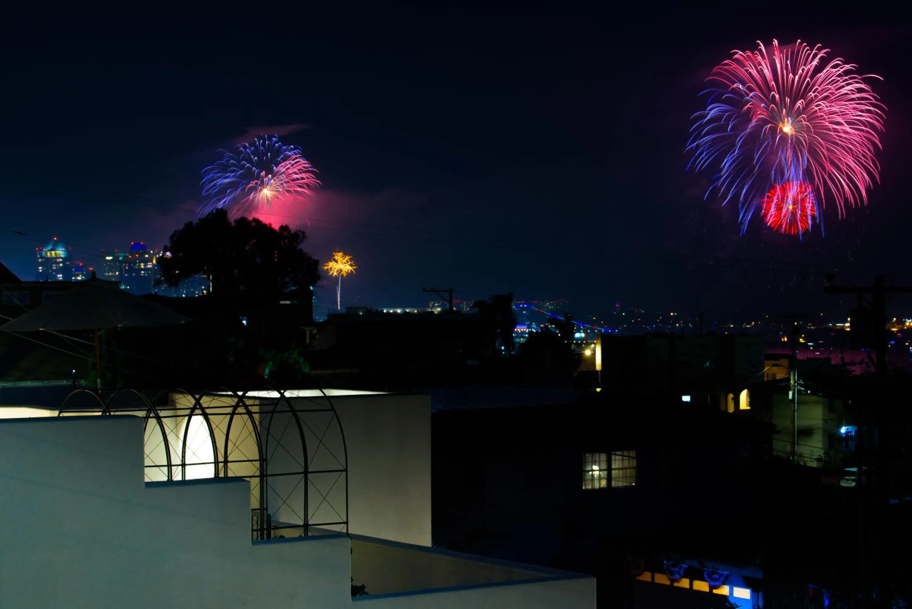 26' SUNDECK OCEAN Panoramic VIEWS with AC Fast WiFi -902Mbps