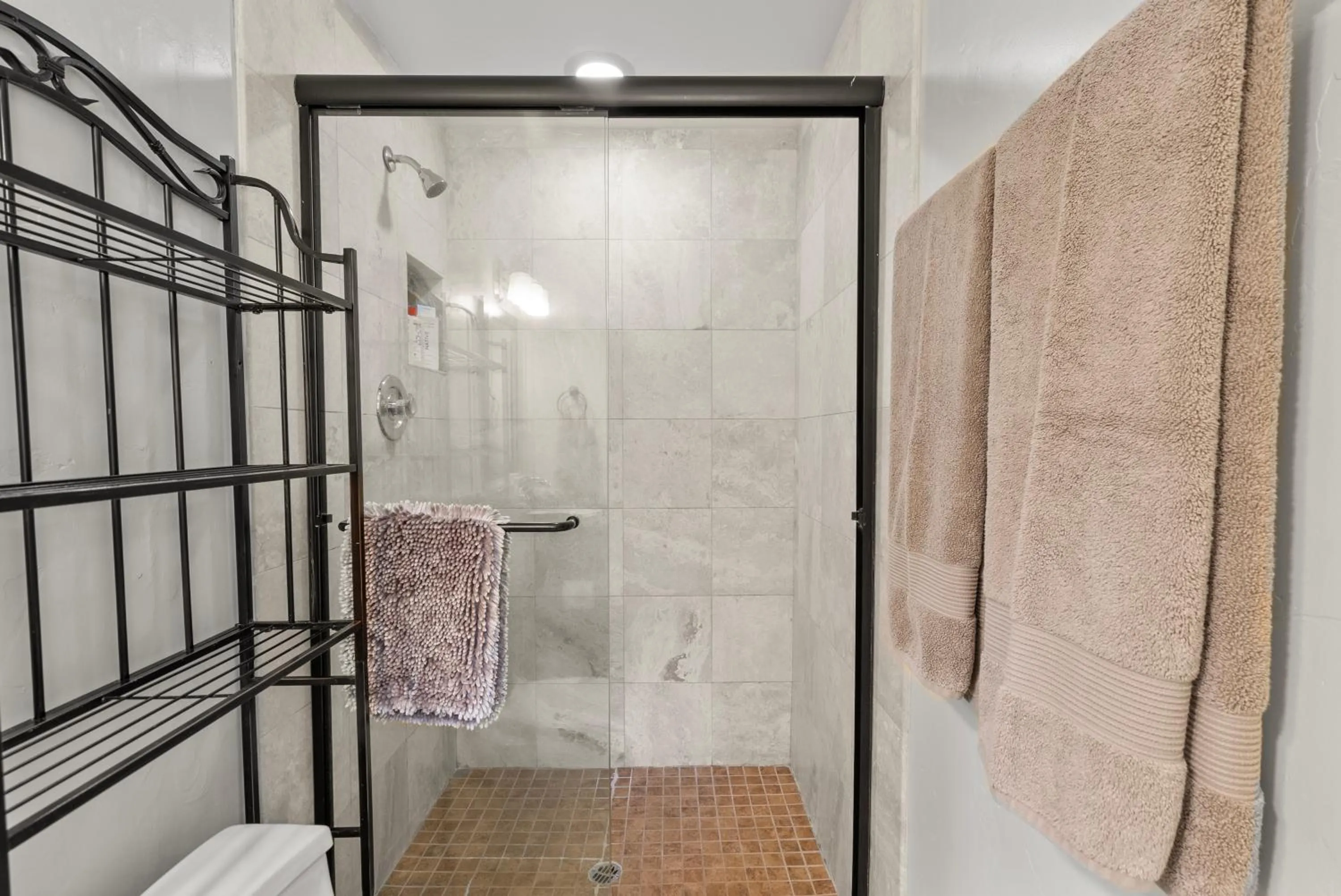 26' SUNDECK OCEAN Panoramic VIEWS with AC Fast WiFi -902Mbps