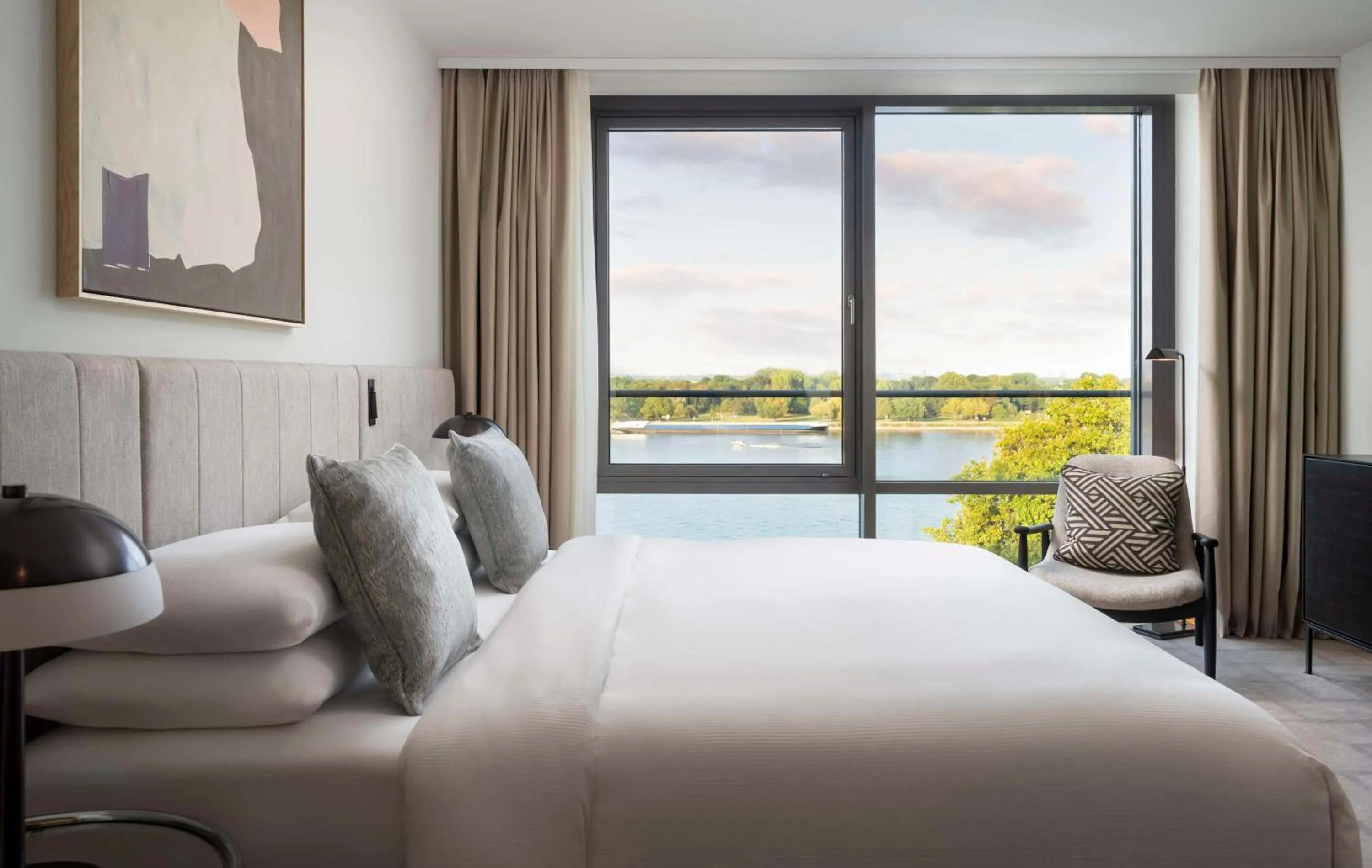 View (from property/room), Bed in Hyatt Regency Mainz