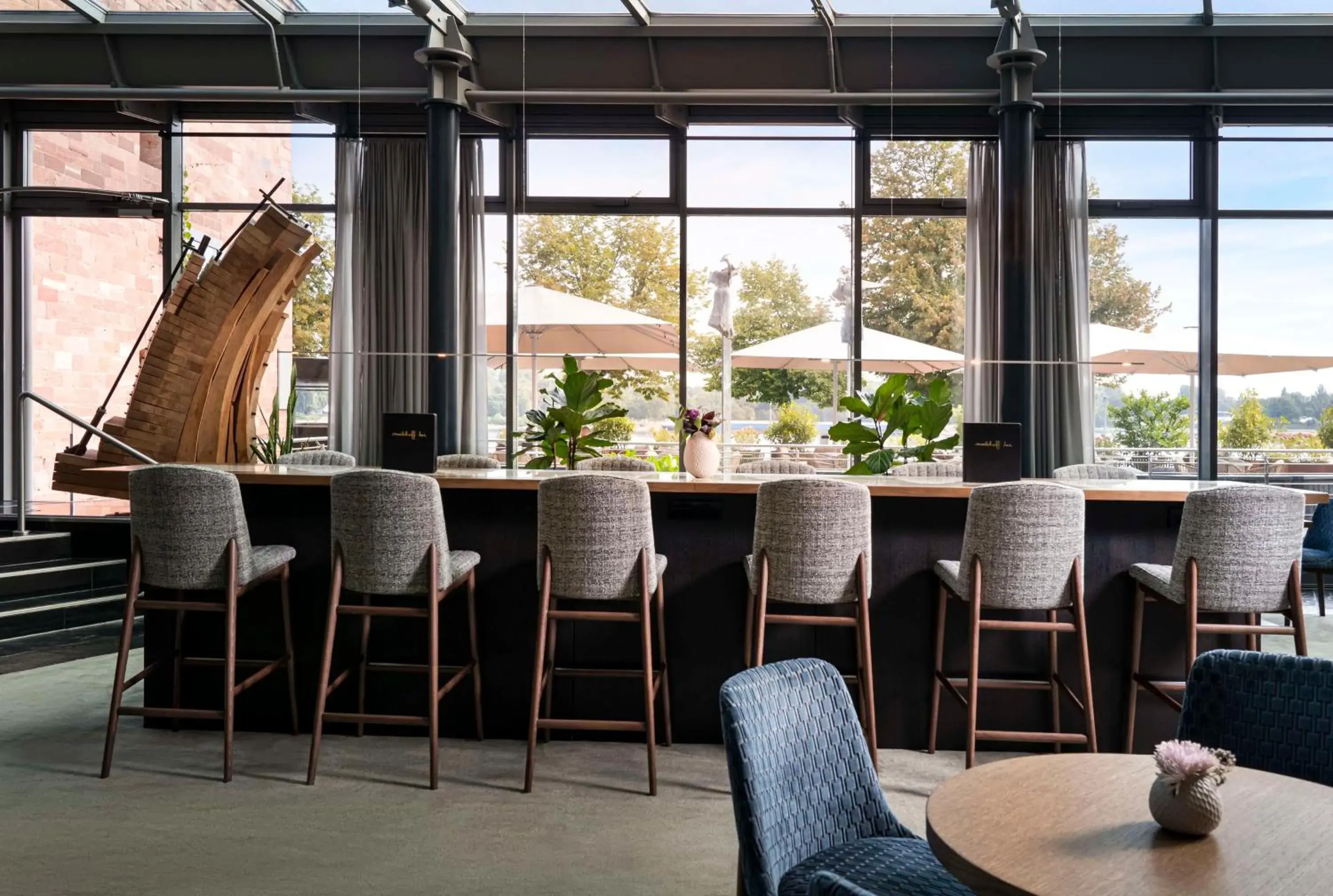 Lounge or bar in Hyatt Regency Mainz Lounge or bar in Hyatt Regency Mainz