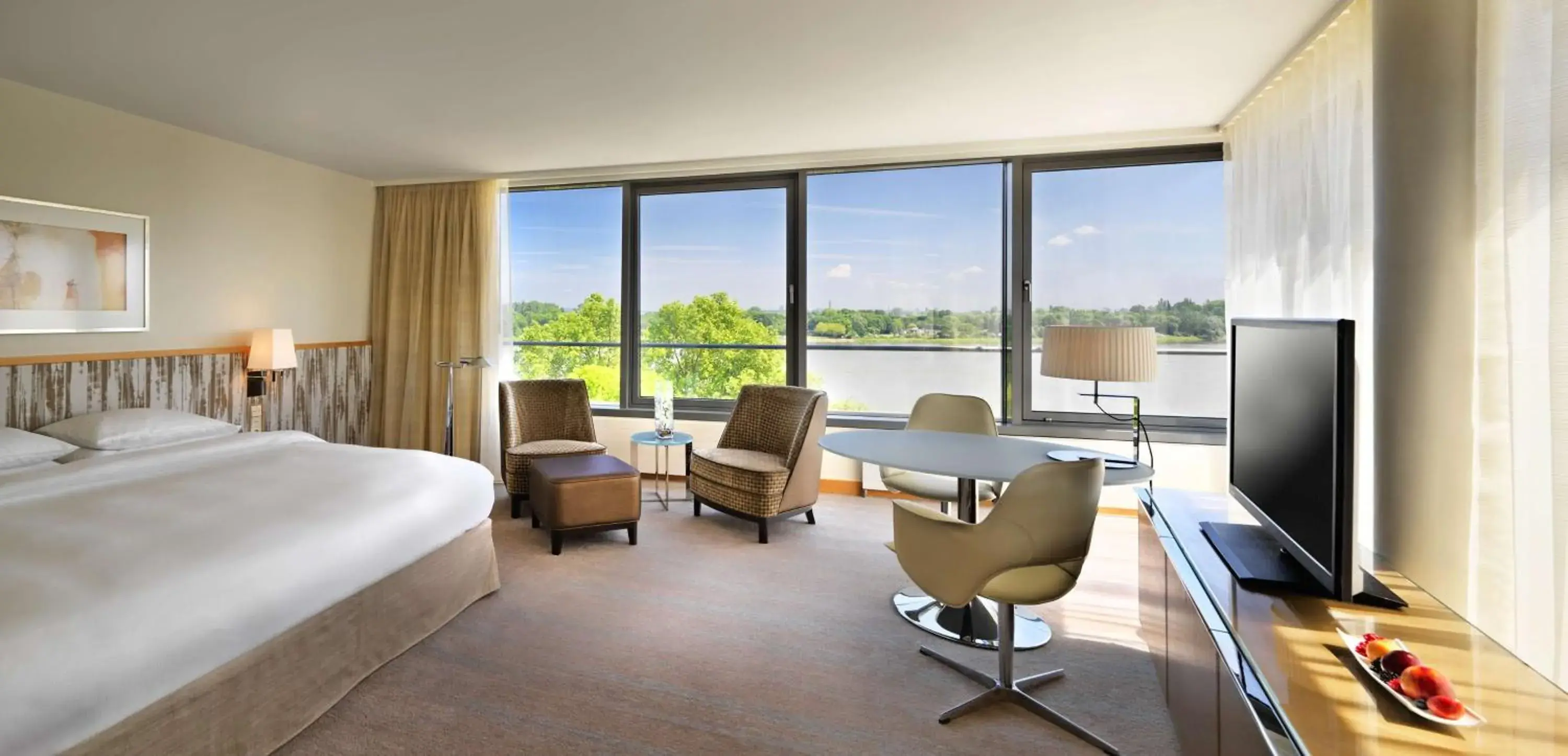 Bedroom, Bed in Hyatt Regency Mainz Bedroom, Bed in Hyatt Regency Mainz