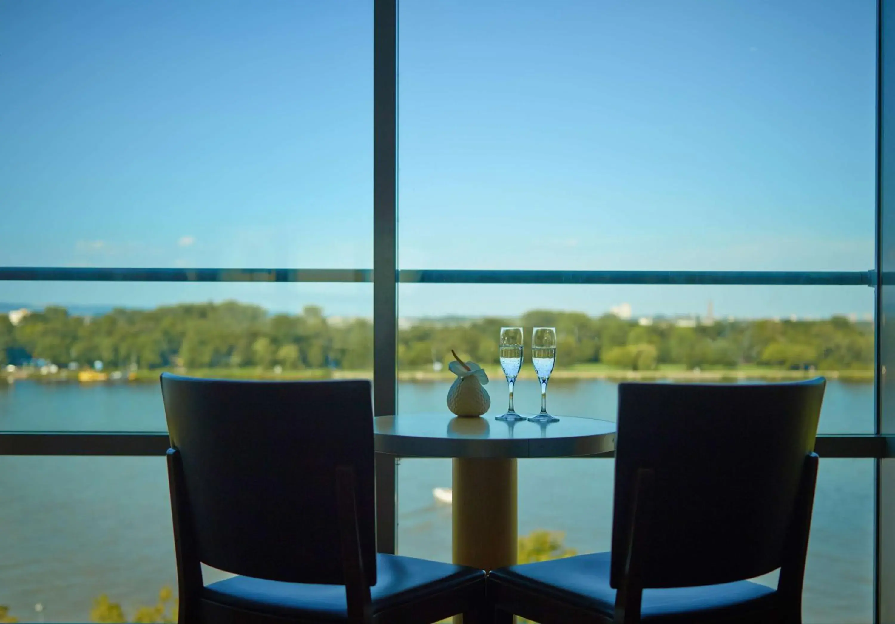 Lounge or bar in Hyatt Regency Mainz Lounge or bar in Hyatt Regency Mainz