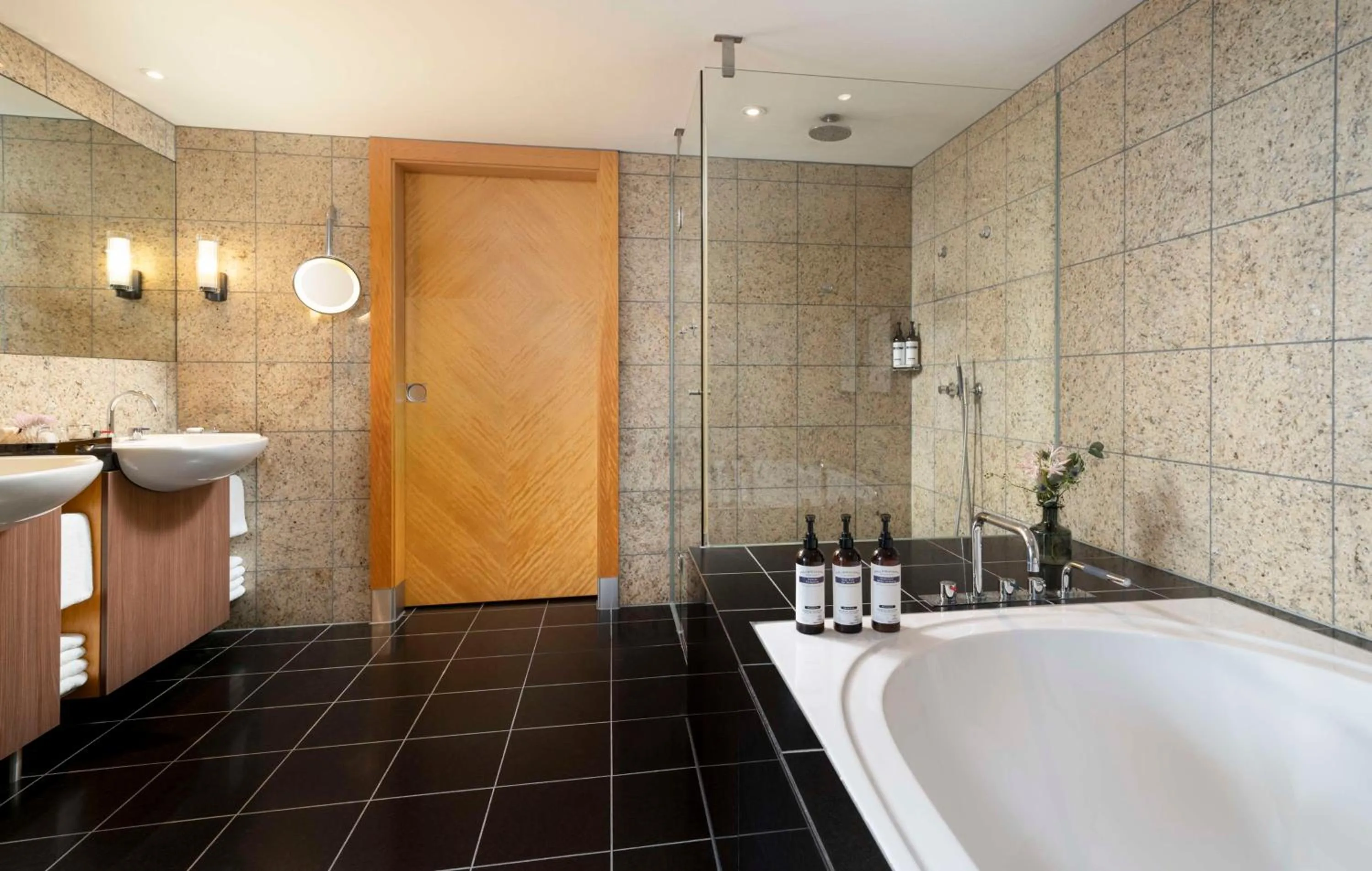 Bathroom in Hyatt Regency Mainz