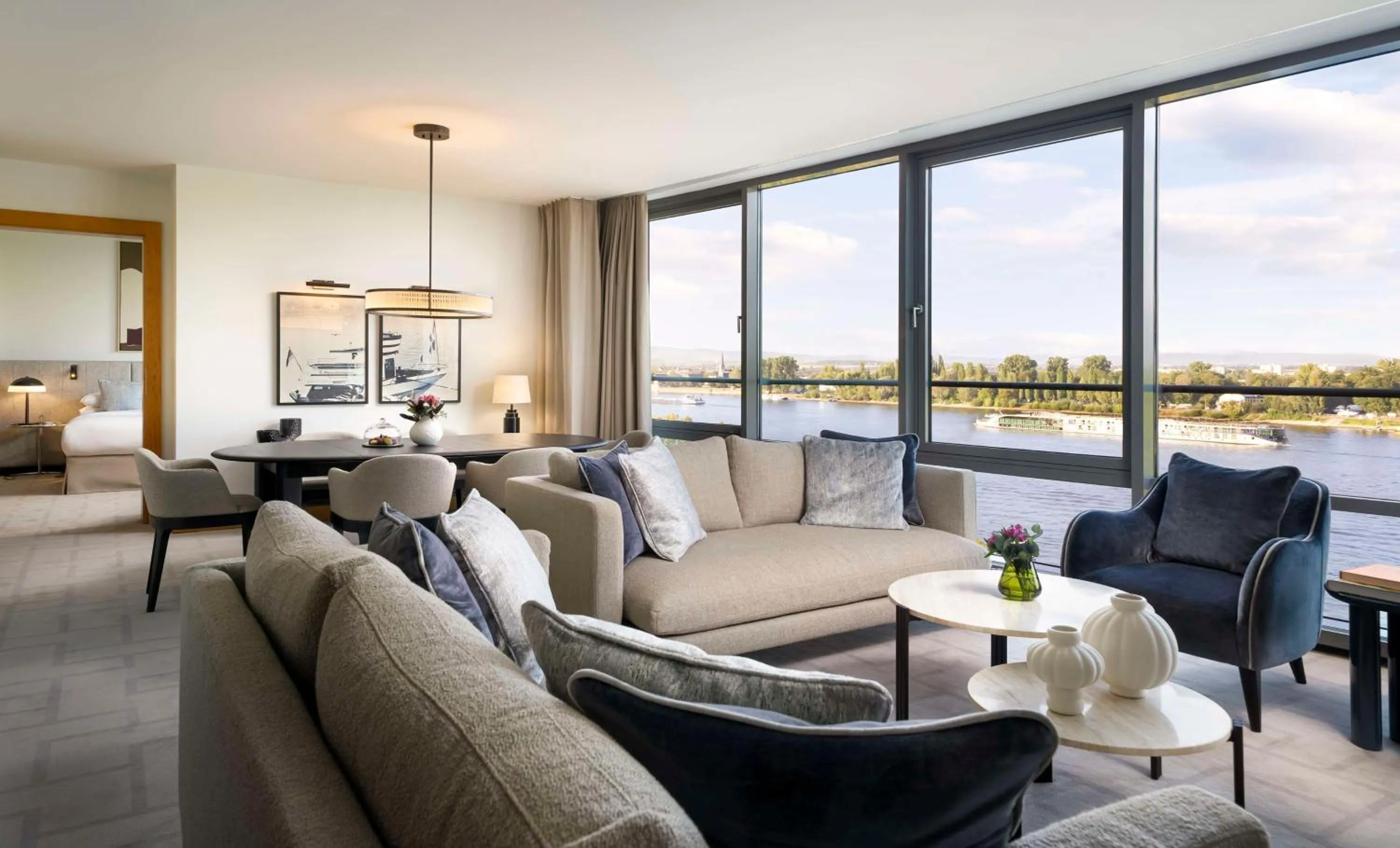 Photo of the whole room in Hyatt Regency Mainz