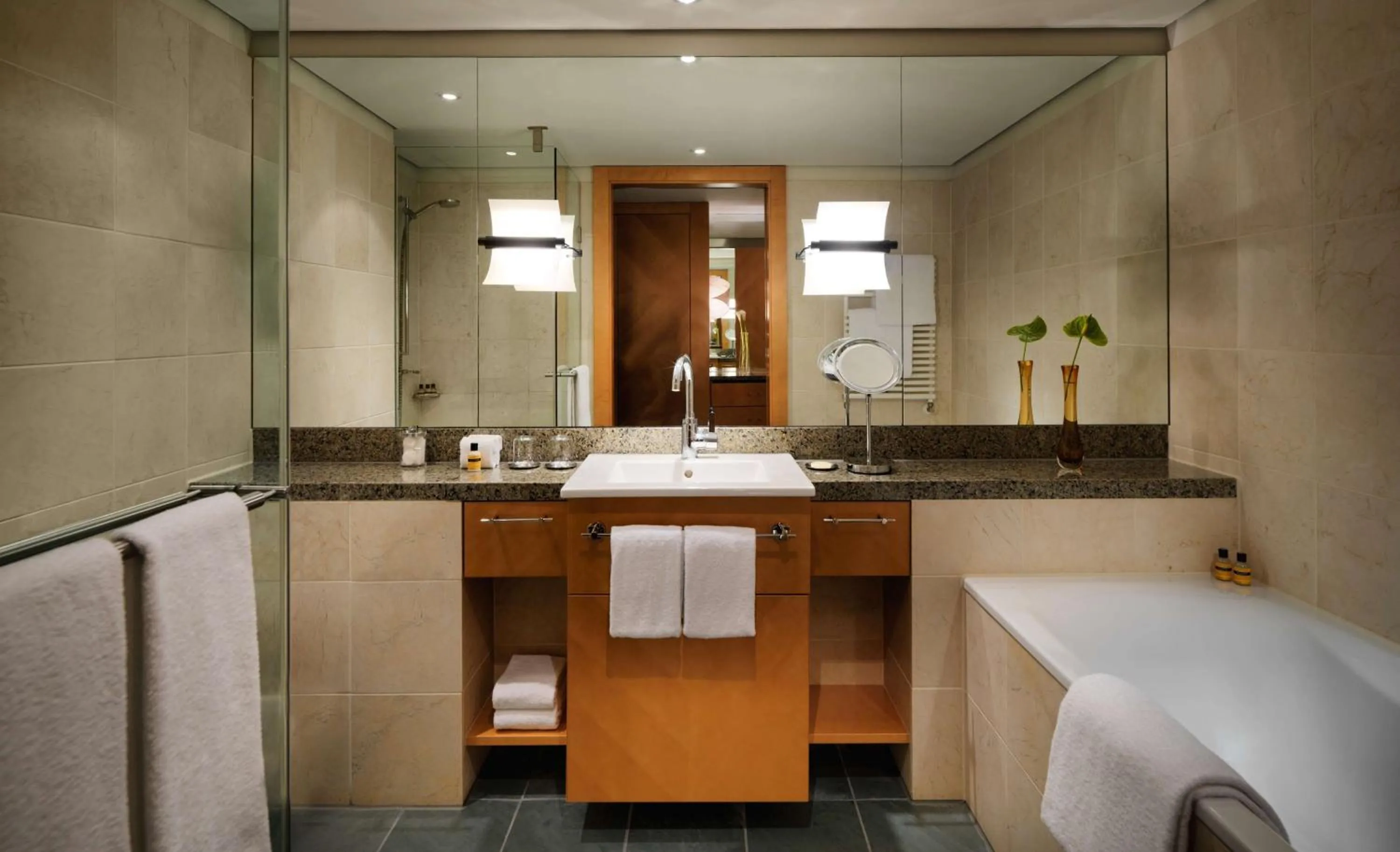 Bathroom in Hyatt Regency Mainz