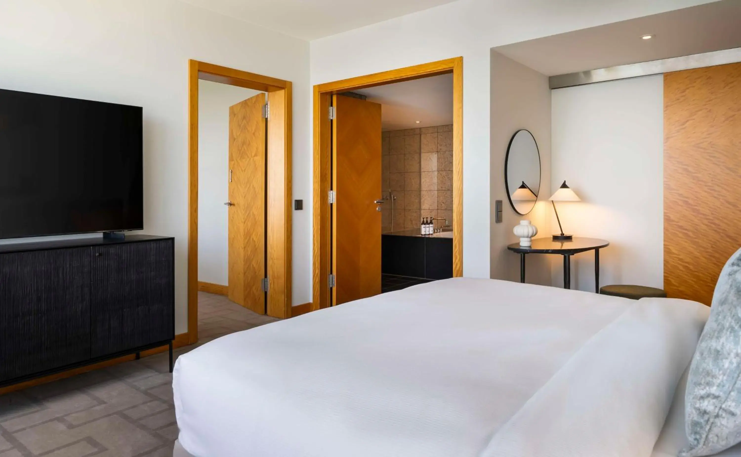 Photo of the whole room, Bed in Hyatt Regency Mainz Photo of the whole room, Bed in Hyatt Regency Mainz