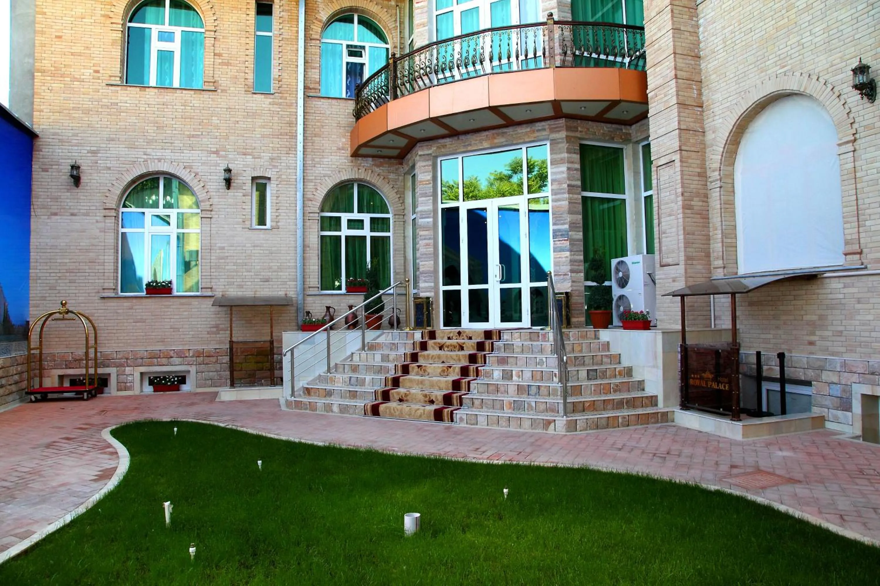 Children play ground in Mixt Royal Palace