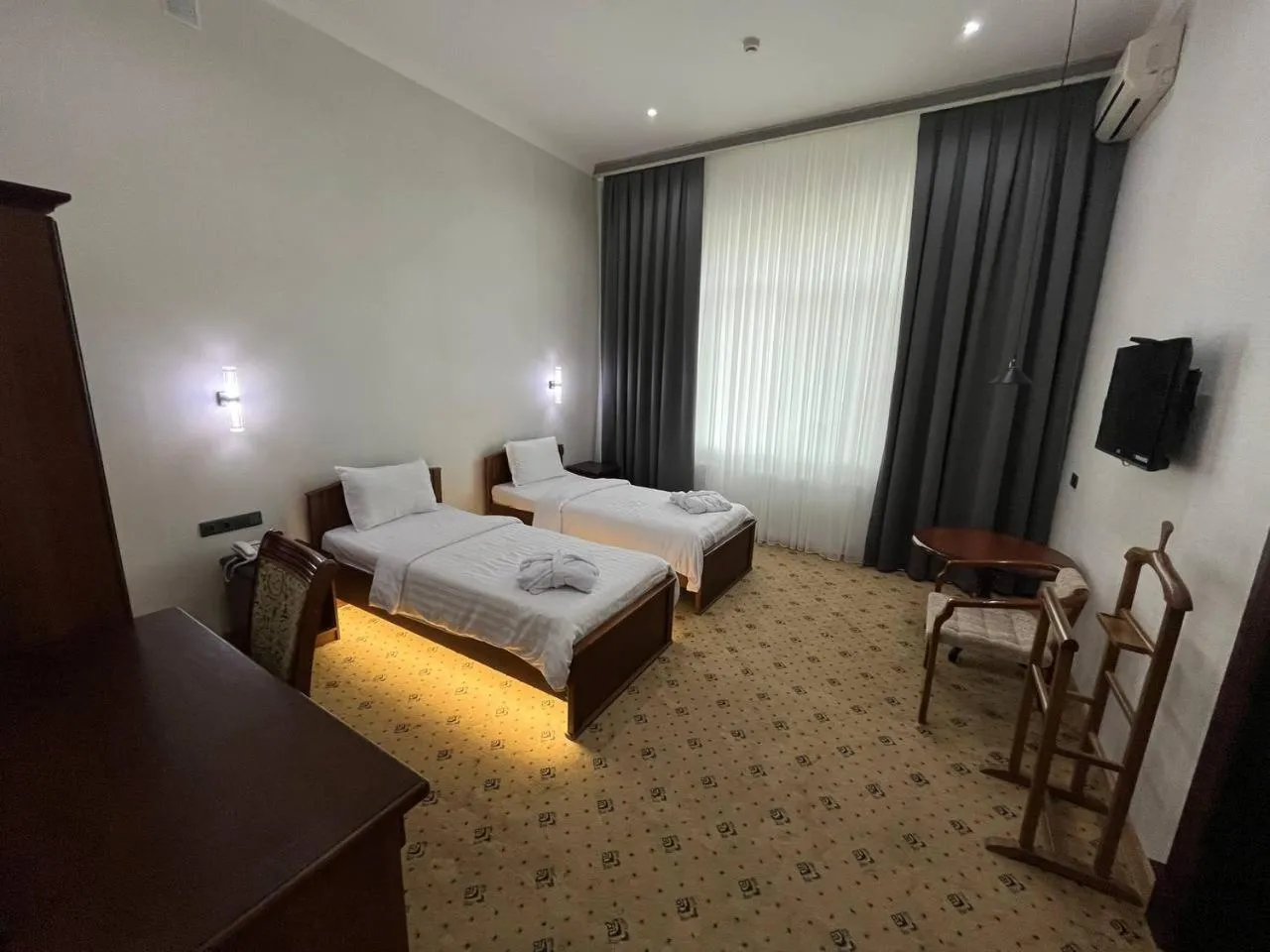 Restaurant/places to eat, Bed in Mixt Royal Palace