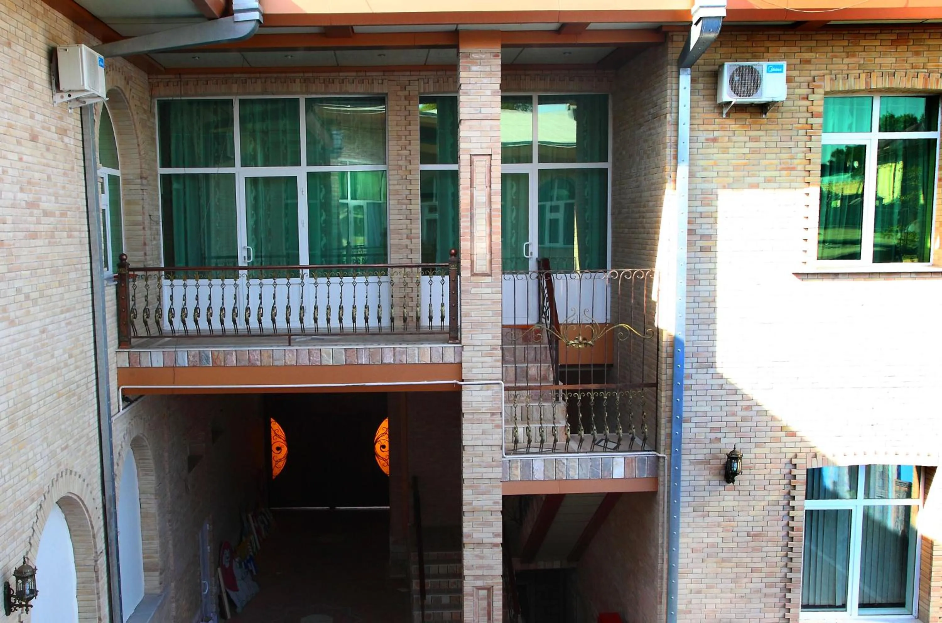 Day in Mixt Royal Palace