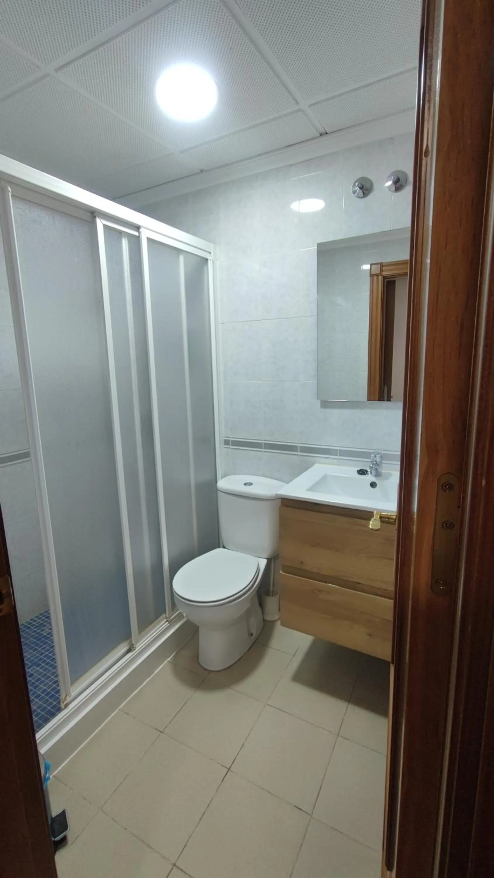 Shower in Hotel Aro'S