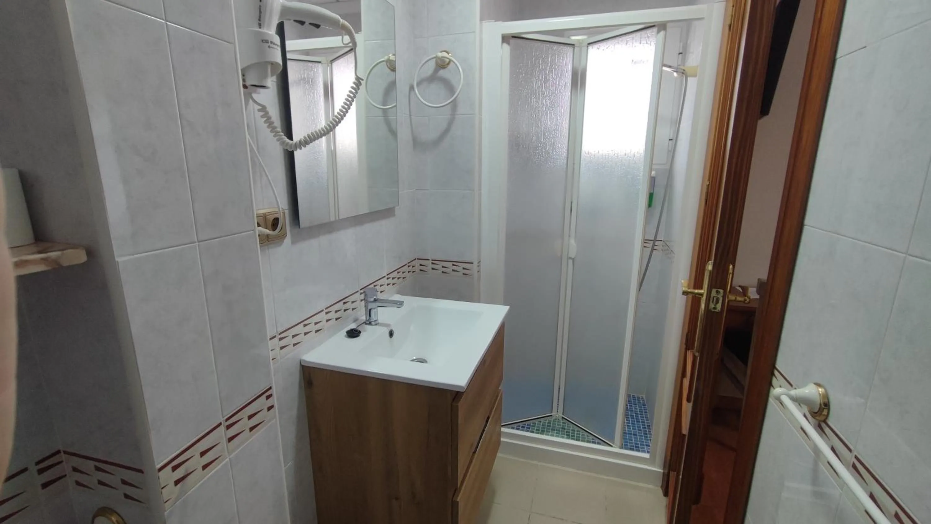 Shower in Hotel Aro'S