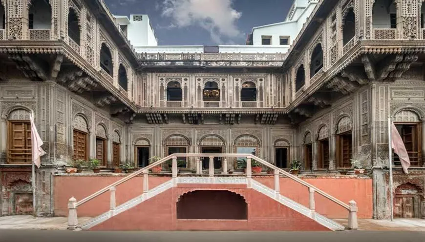 Facade/entrance in WelcomHeritage Badi Kothi