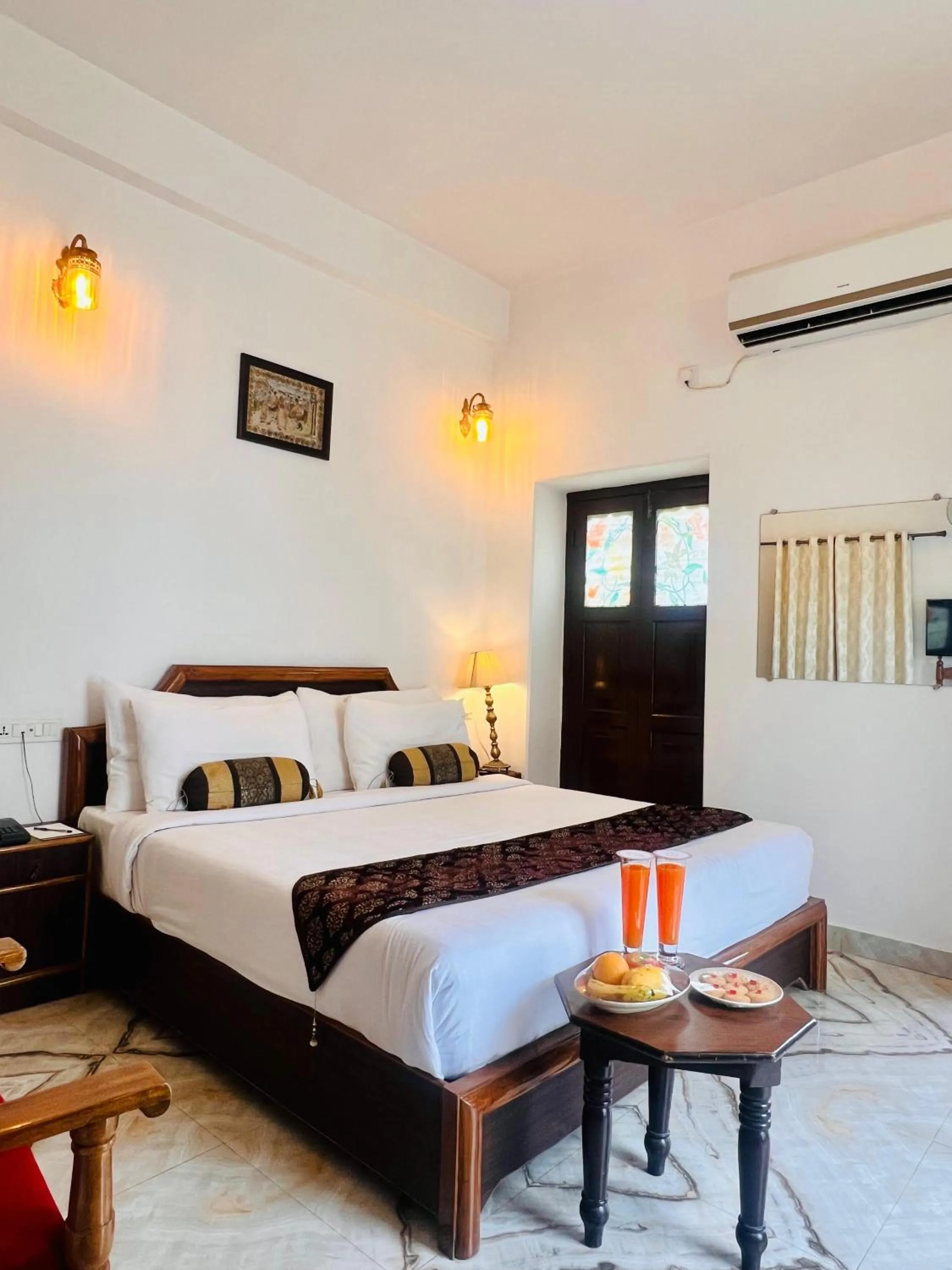 Bed in WelcomHeritage Badi Kothi