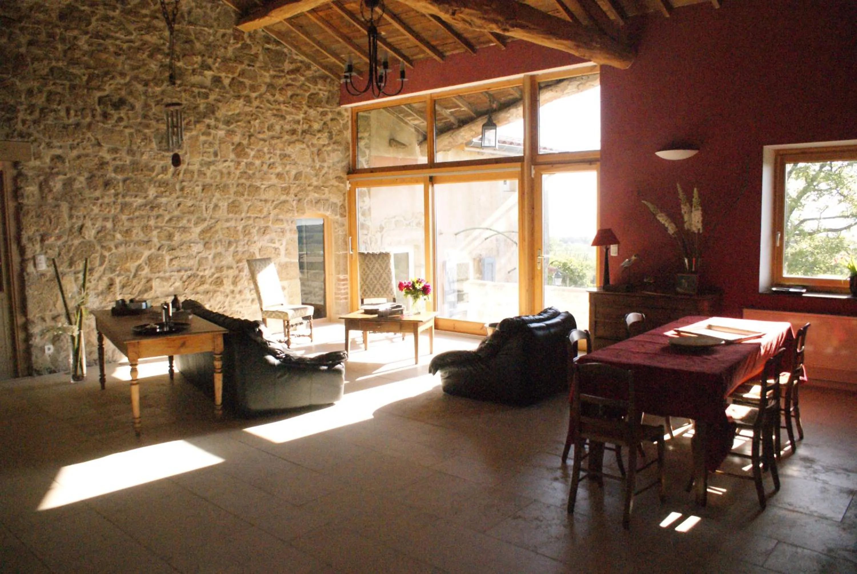 Property building in Le Grand Noë